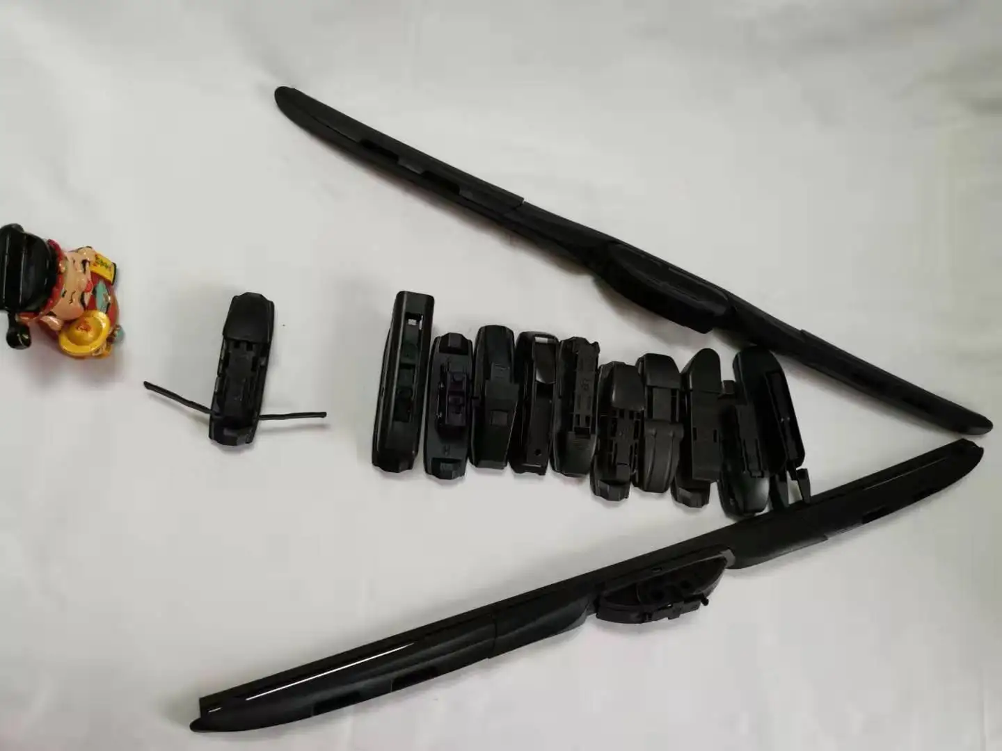 
free samples China factory hot sale intelligent multifunctional soft flat wiper blade with 12 adapters 
