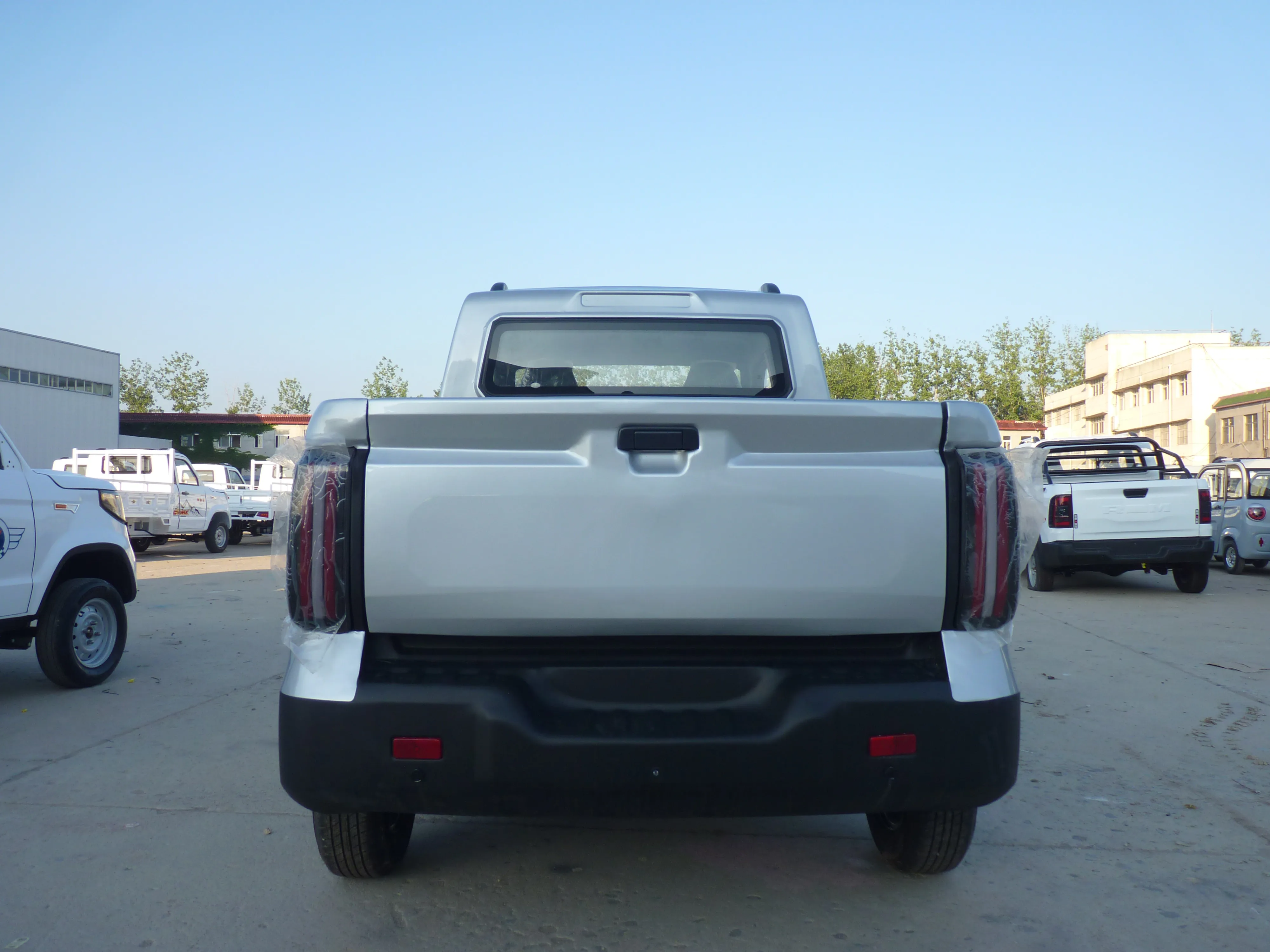 2023 New design high quality ev cargo vans mini electric van truck made in china