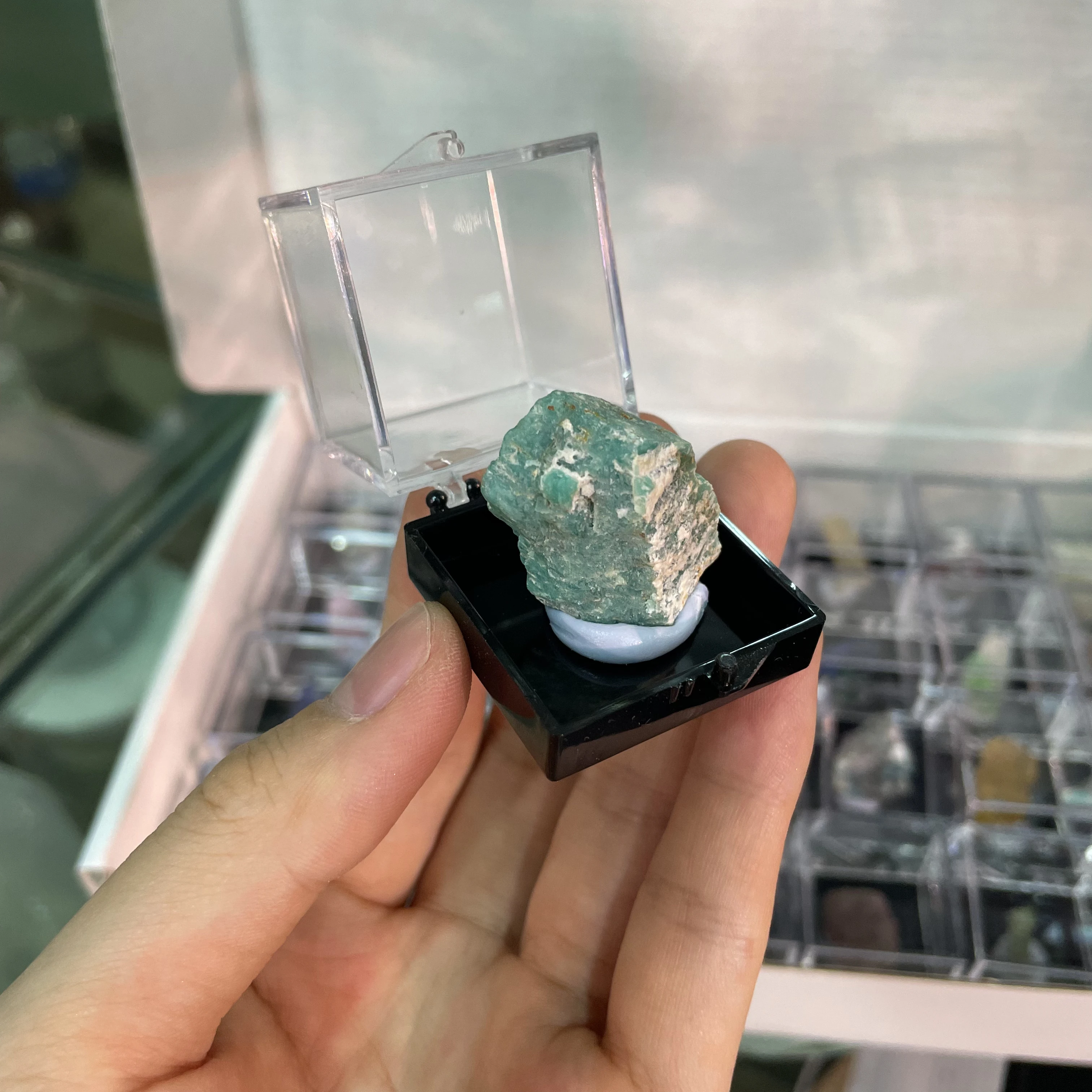 Wholesale Natural Crystal Mineral Specimen Healing Crystal Rough Stone Gravel  In The Box