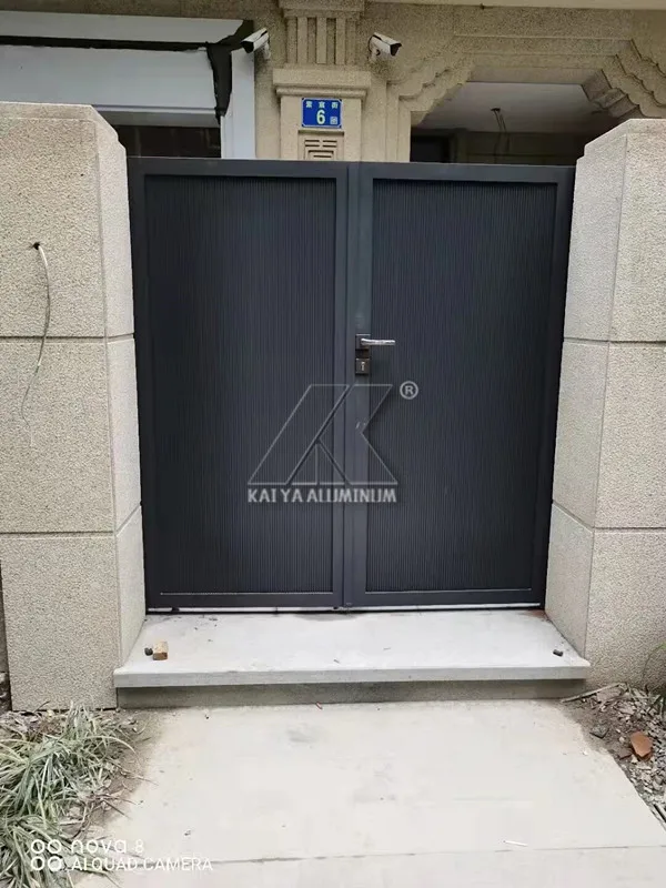 Customized decorative courtyard entrance aluminum fence gates for driveway and garden