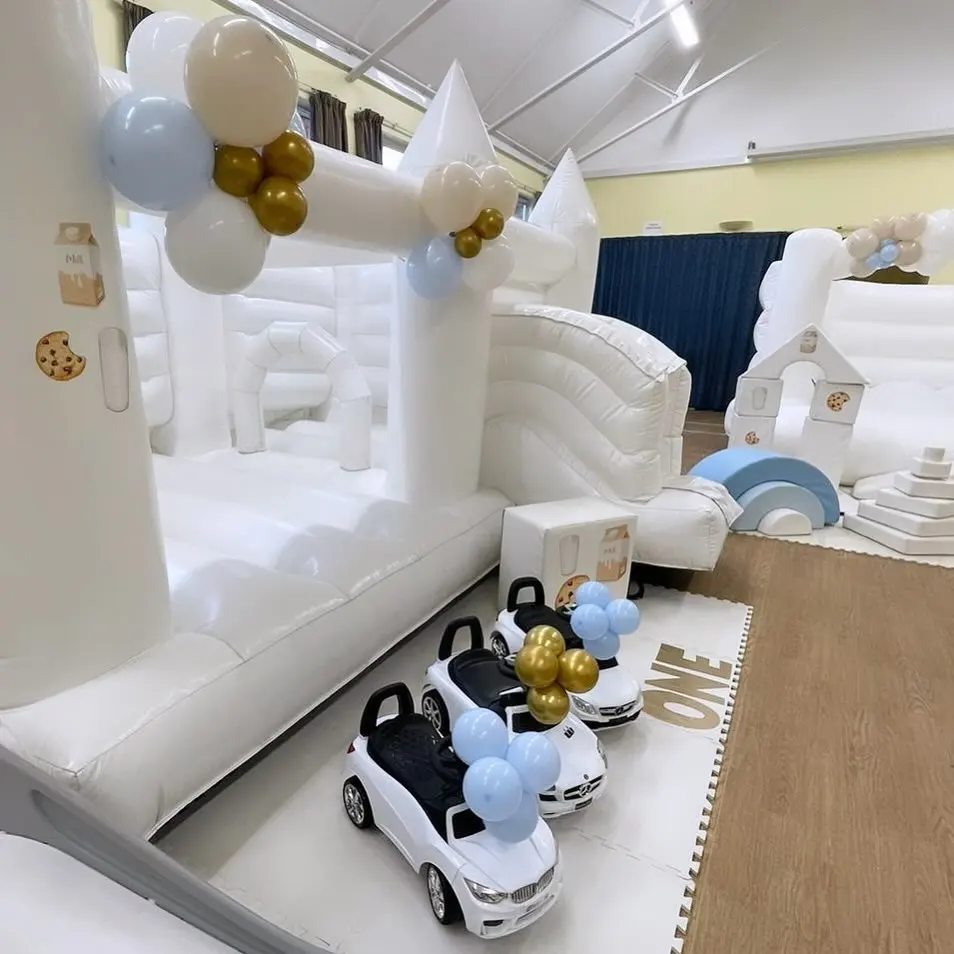 2018 happy indoor soft play,kids sports playground  jumping bouncy castle softplay bumper track floor white bouncy castle