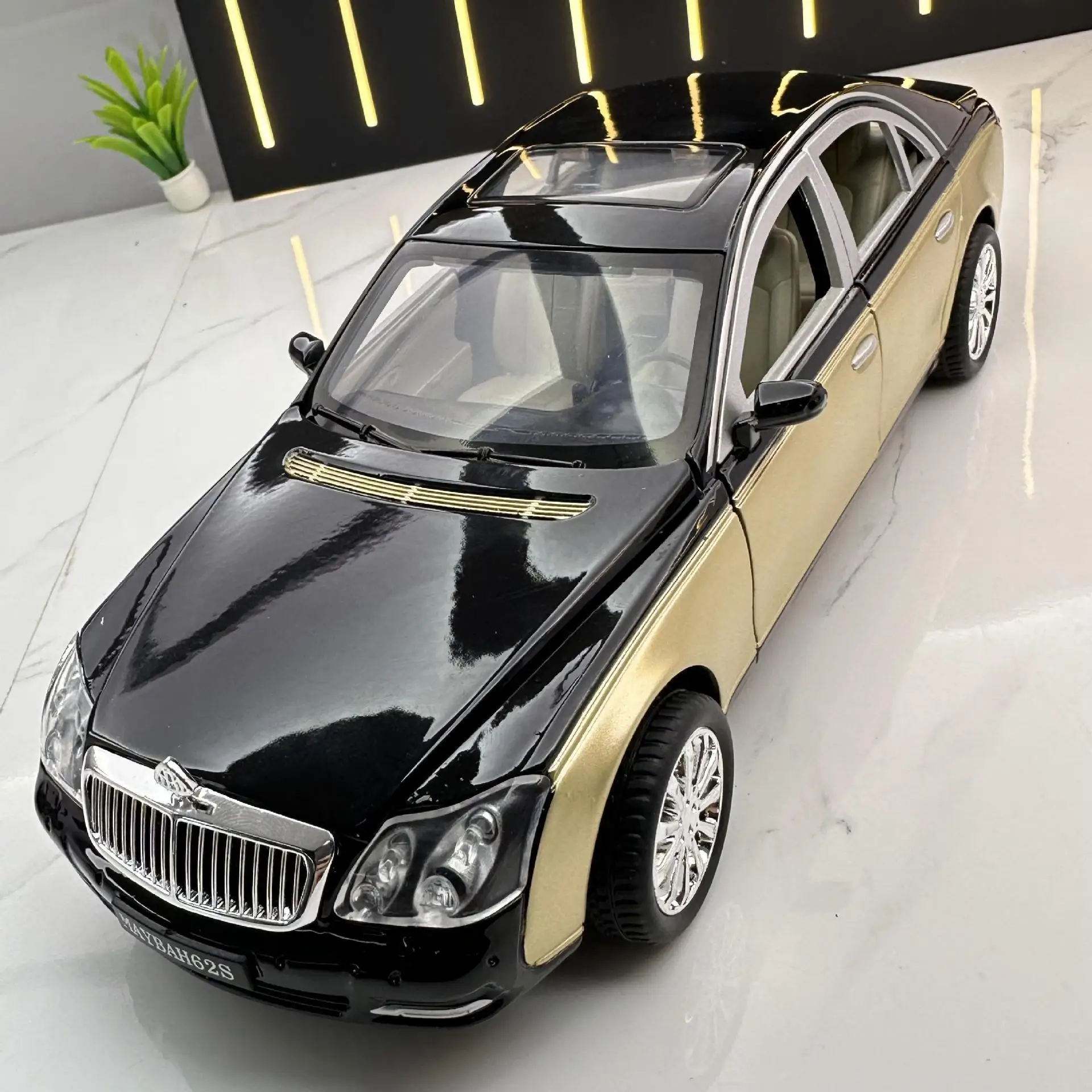 Модель автомобиля 1:32 Maybach 62S из сплава Спортивная игрушка со звуковыми и световыми дверями металлическая модель игрушки