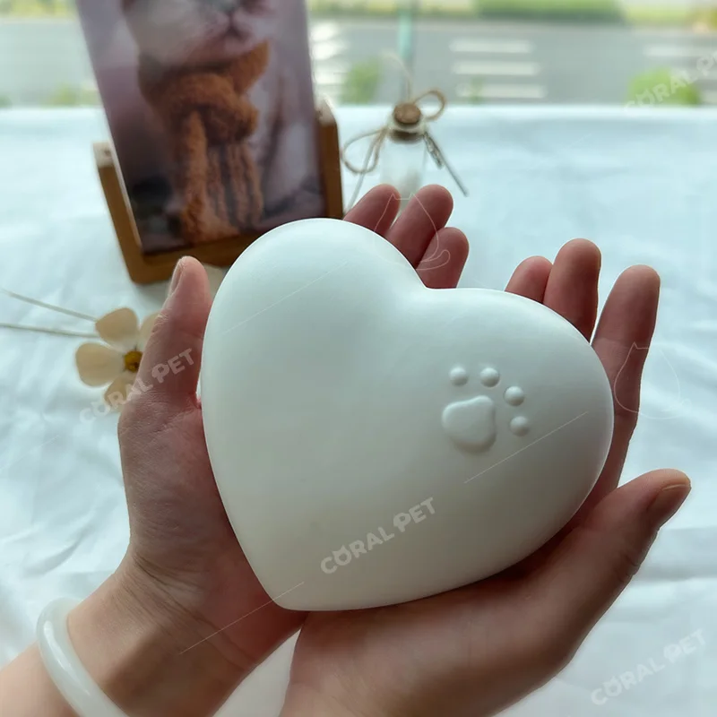 Urna para mascotas wholesale cremation urns for pets heart shaped ceramic cremation ashes keepsake heart urn pet