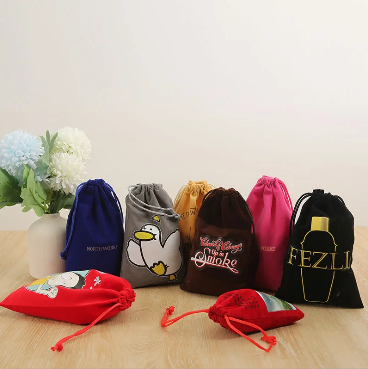 Custom Velvet Fabric Jewelry Cosmetic Gift Packaging Pouch/Bags/Envelope with Logo/Label and ButtonHot sale products