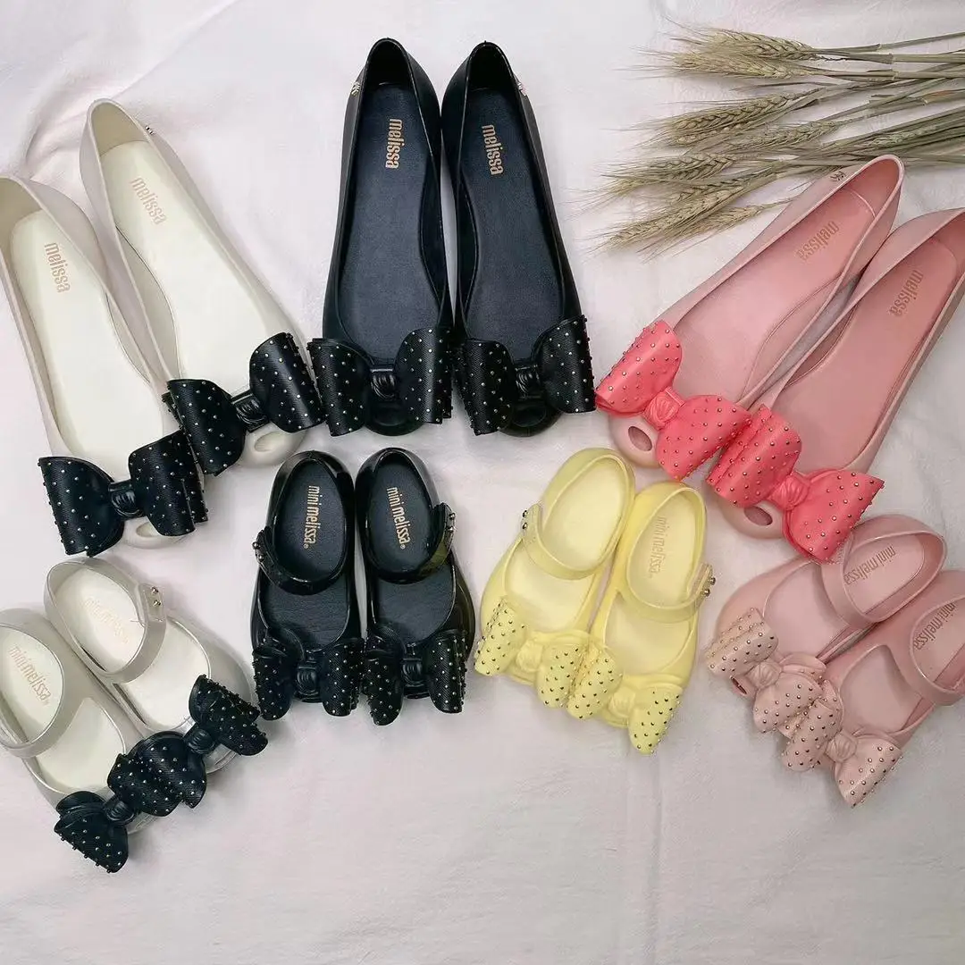 Сандалии-желе женские на плоской подошве, с бантом и кристаллами