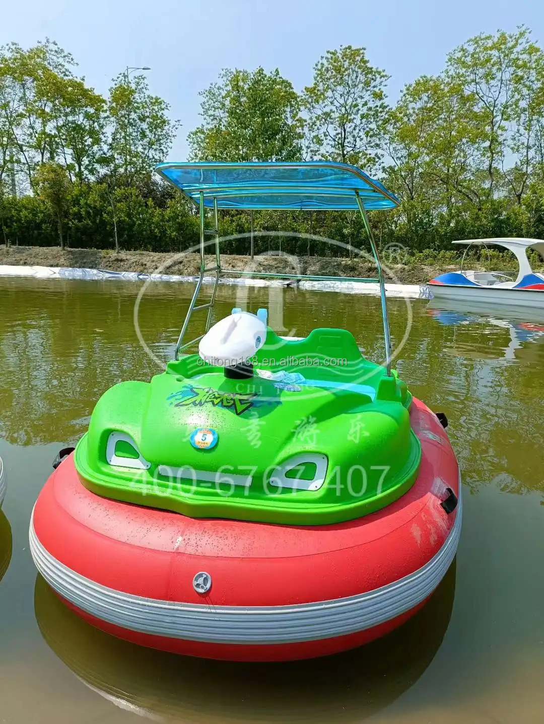 Water park kids and adults 3 person electric bumper boat with water gun