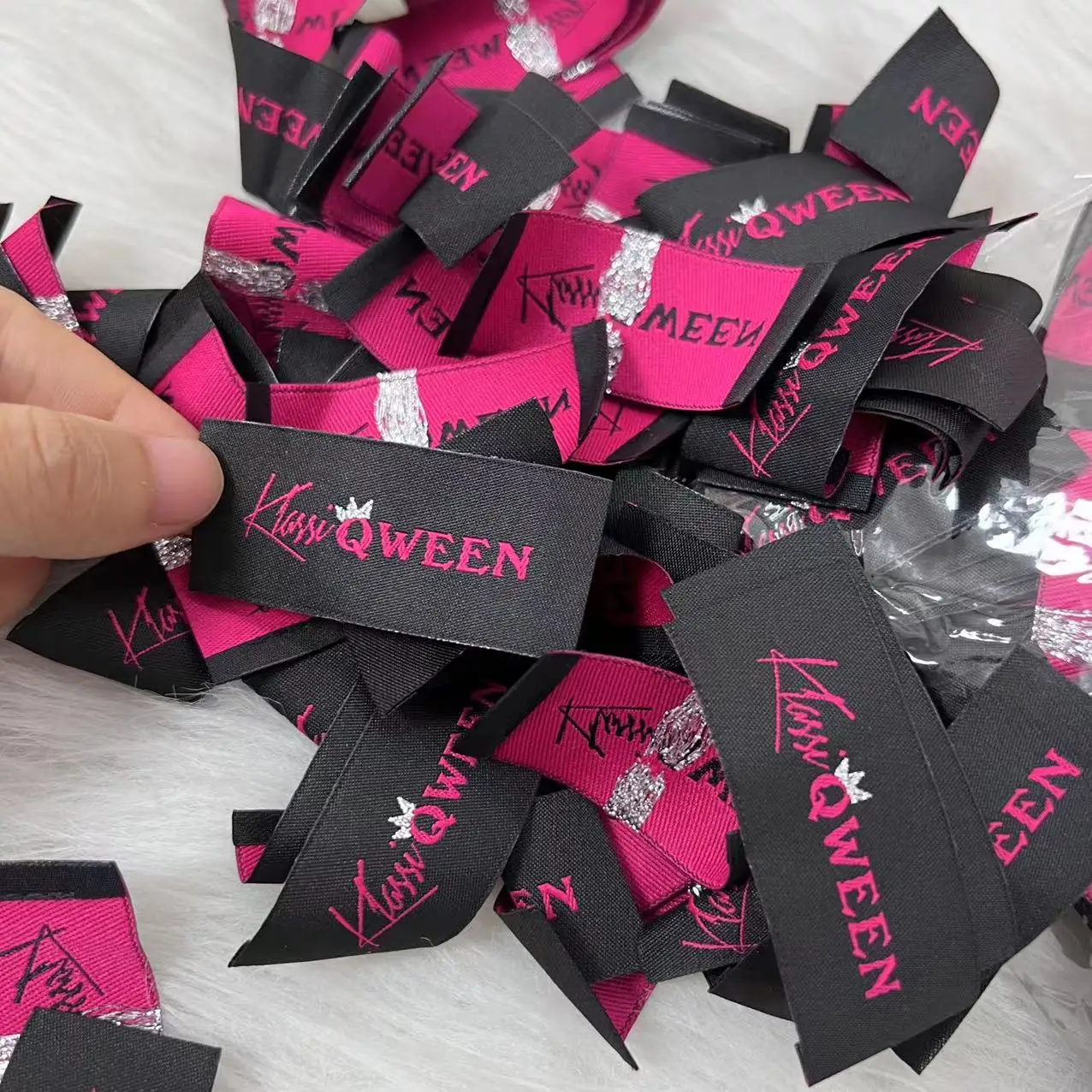 free logo Customized Wig Tag Private Design Woven Label Sewing Label For Clothing hair label wrap with logo