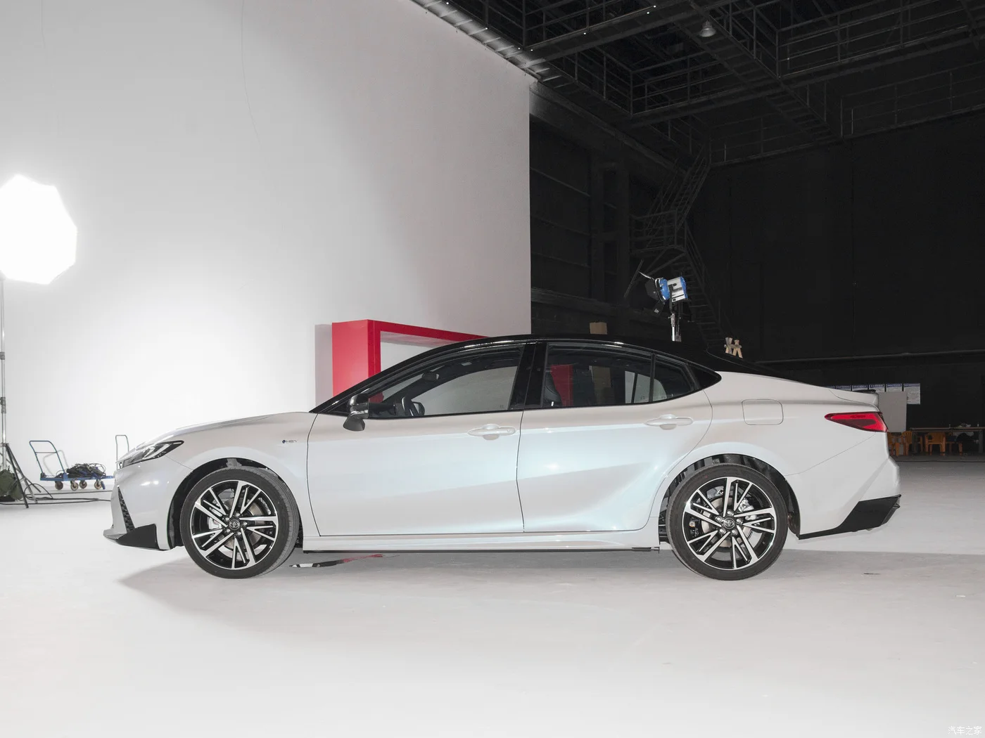 Gac Toyota Camry 80 гибрид 2 0 л 5 новый автомобиль SE новые энергетические транспортные средства