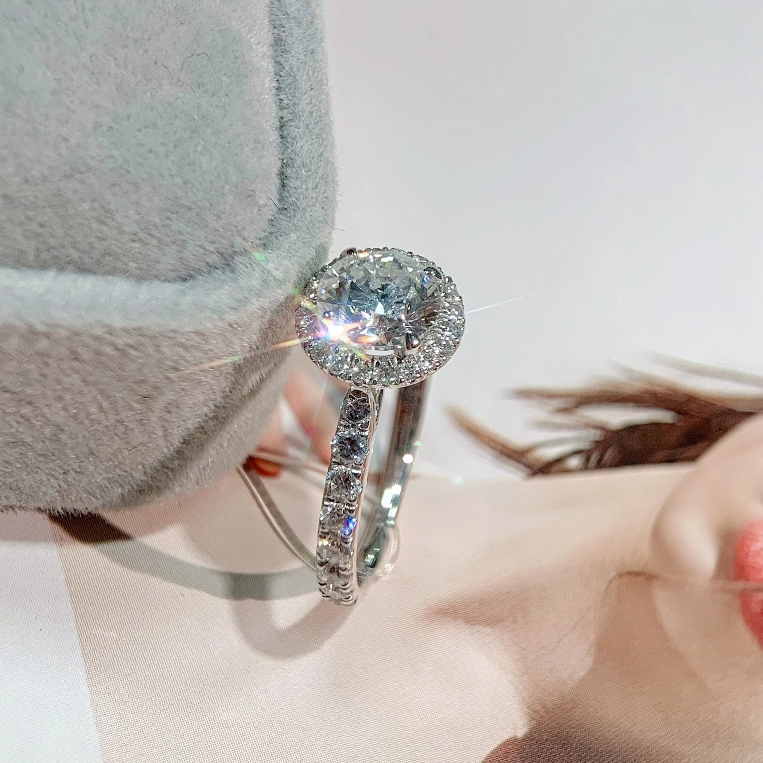 Женское кольцо с