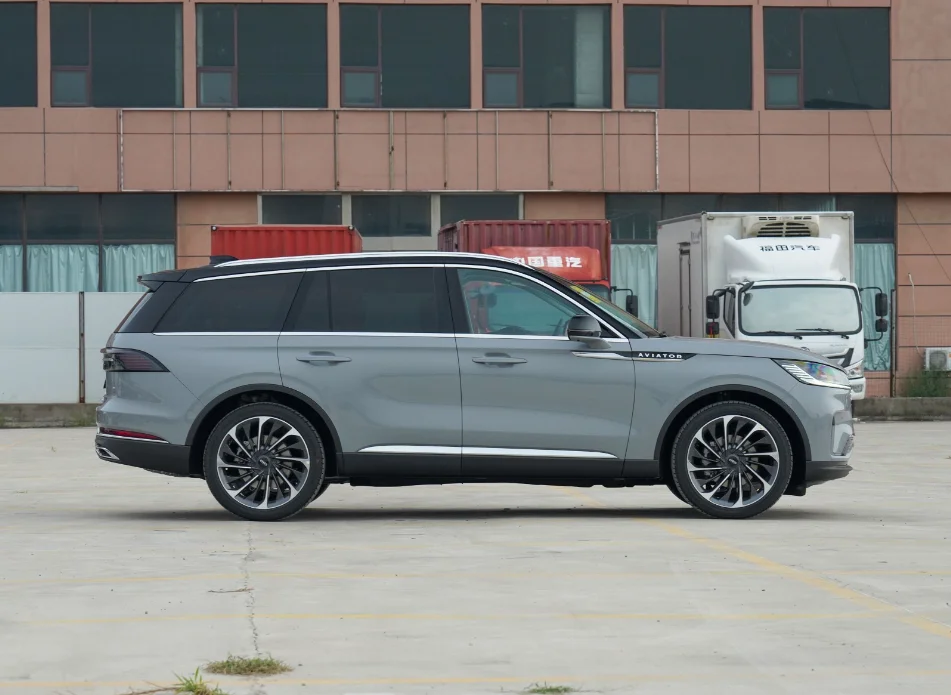 Premium Features A-viator SUV 4WD 2023 L-incoln A-viator SUV