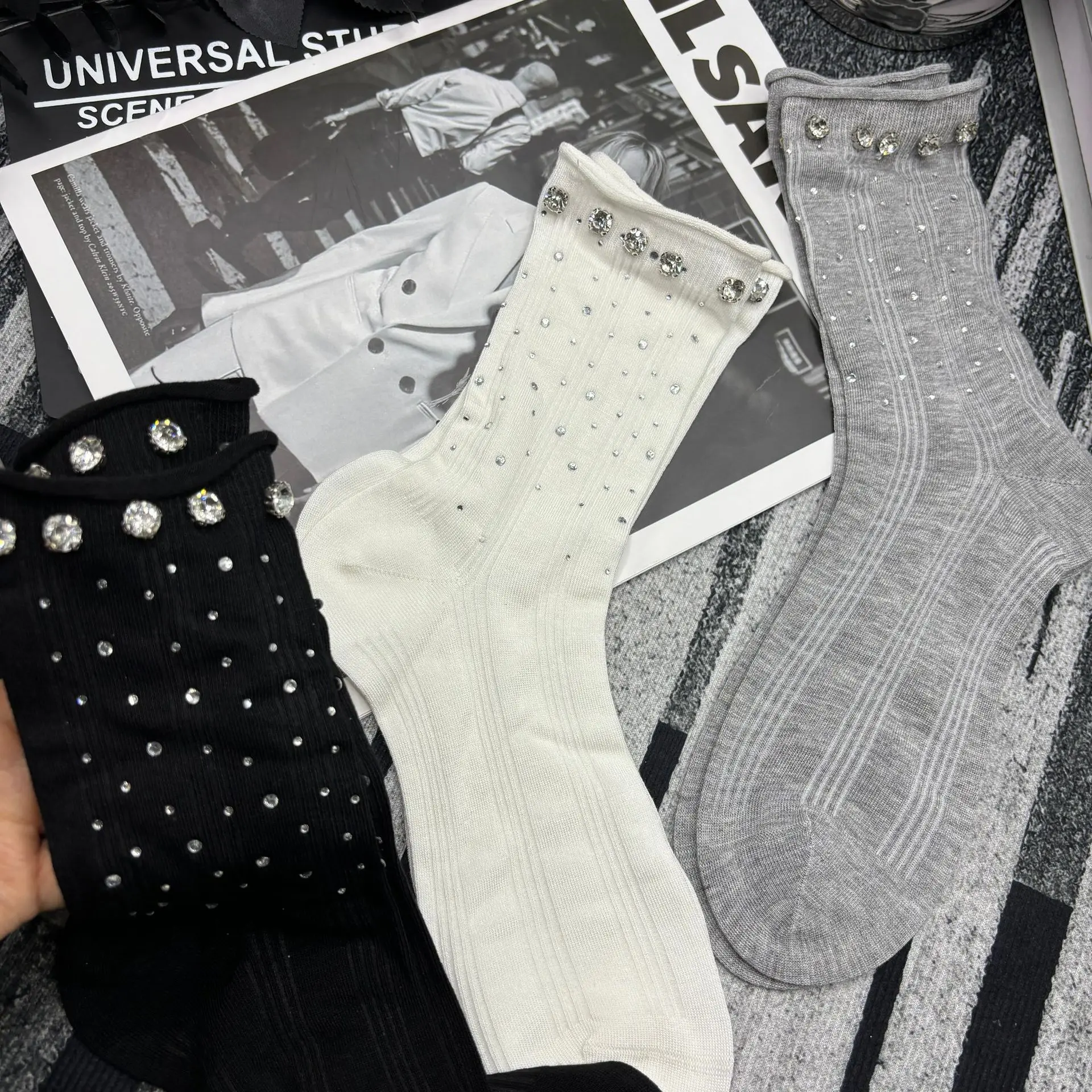 Luxury Sparkling Shiny Thin Medium Tube Socks for Women Breathable Sweat Absorption Socks Full Diamond Glittering Mid-Tube Socks