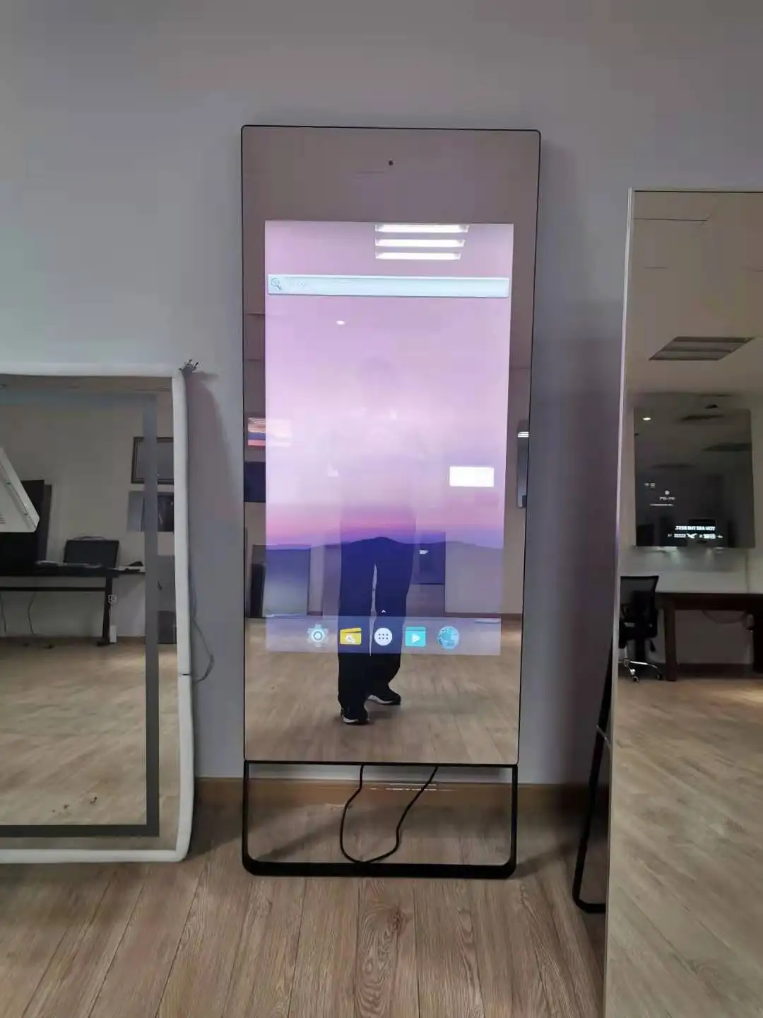 Free Sample Smart Workout Mirror Exercise Fitness Magic Mirror Digital Signage and Displays Kiosk Advertising Players Screens
