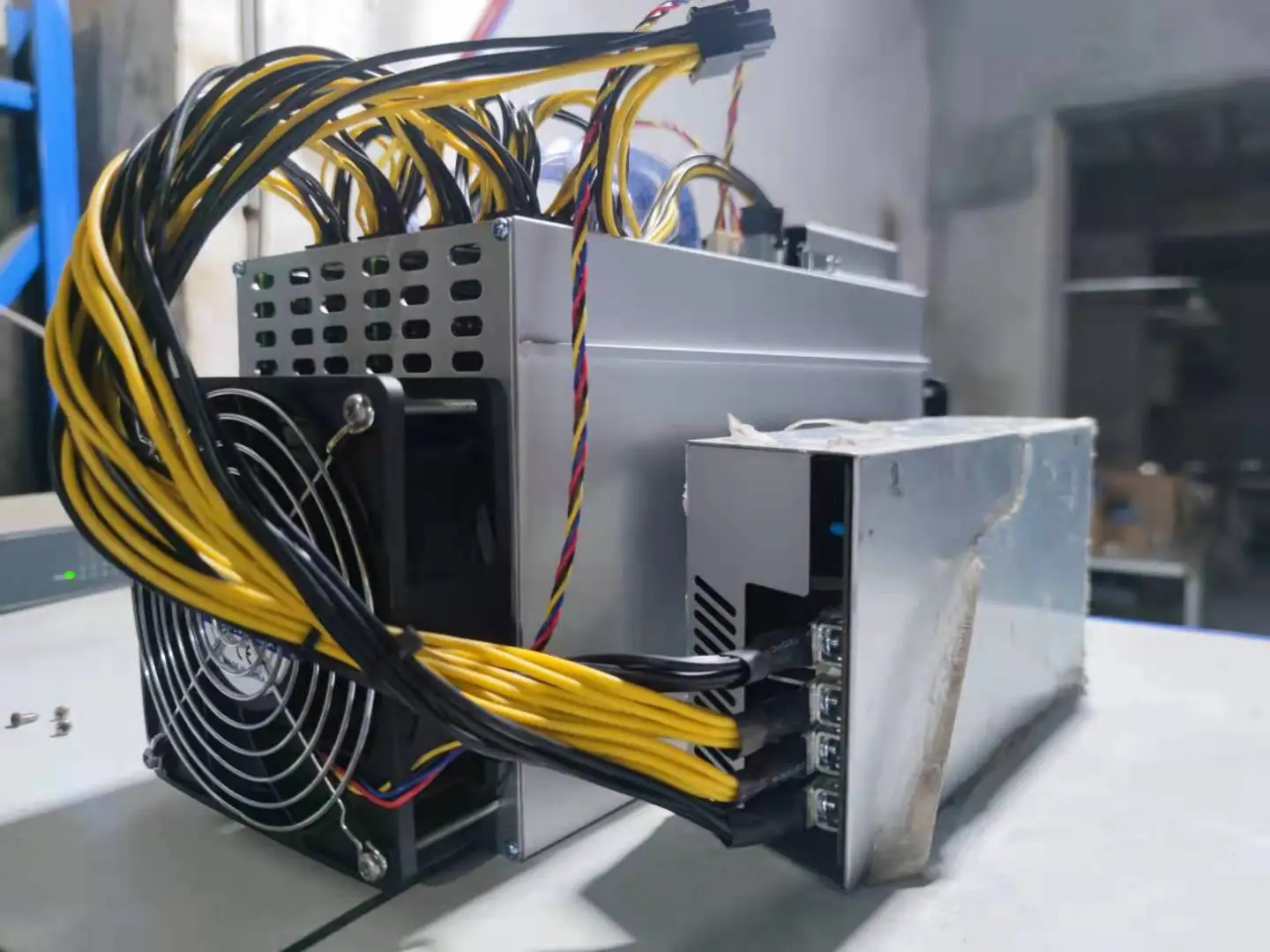  Bitmain second hand miner L3+ 504.00 MH / s blockchain L3 + antminer with power supply Bitcoin mining