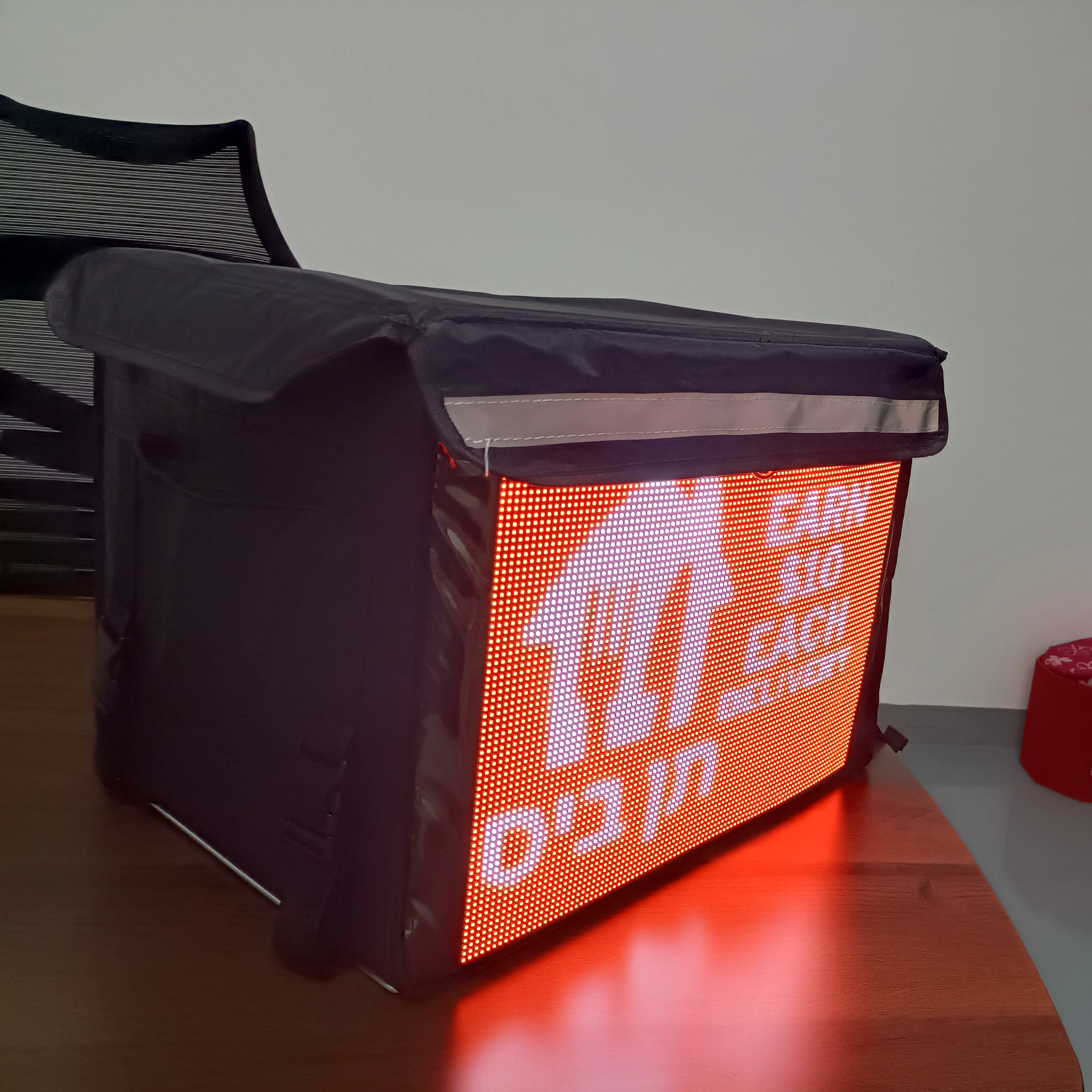 P4.1, P2.5, P1.9 4G GPS LED Food Delivery Box for food delivery man cloud management system