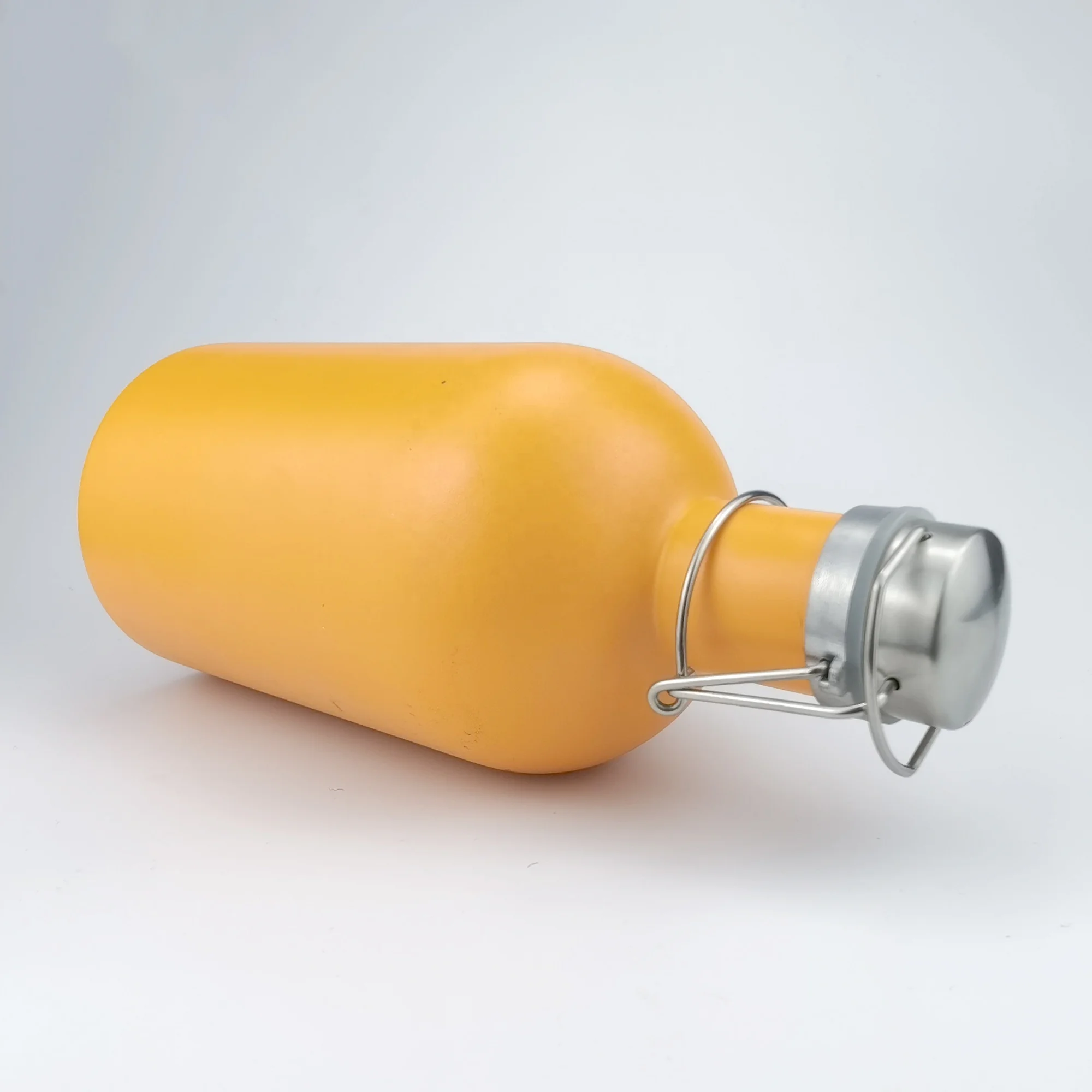2L Stainless Steel 304 Food Grade Beer bottles Beer Growler Beer Keg Wholesale Double Wall 18/8 Insulated Vacuum with lid