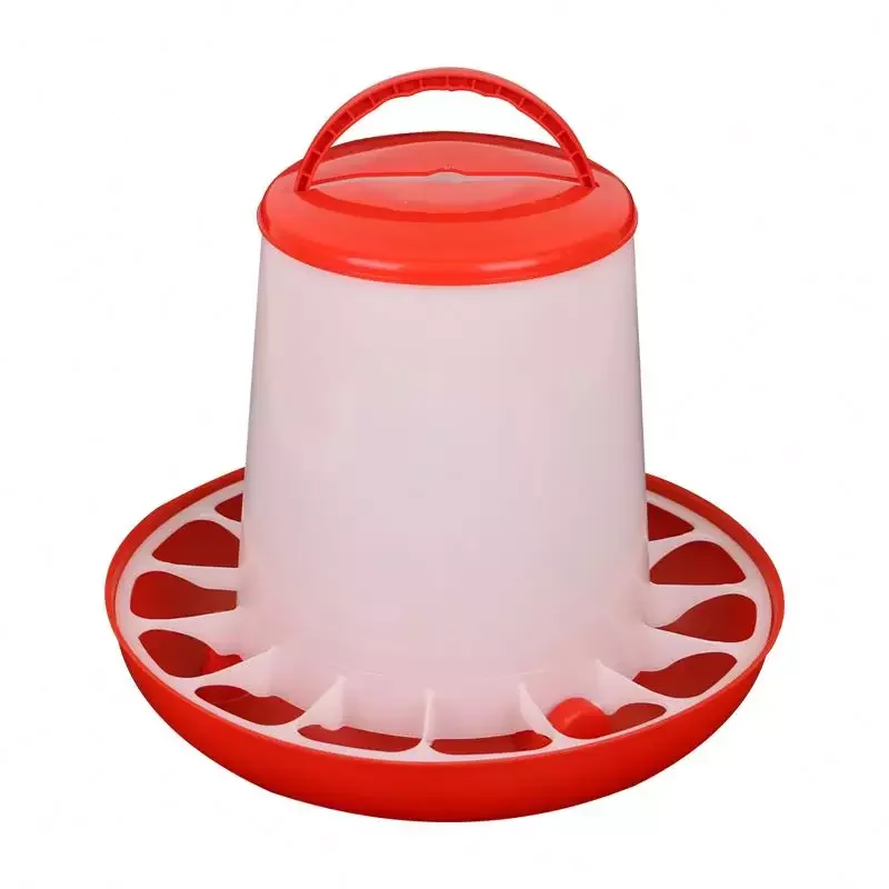 Пластиковая поилка и для