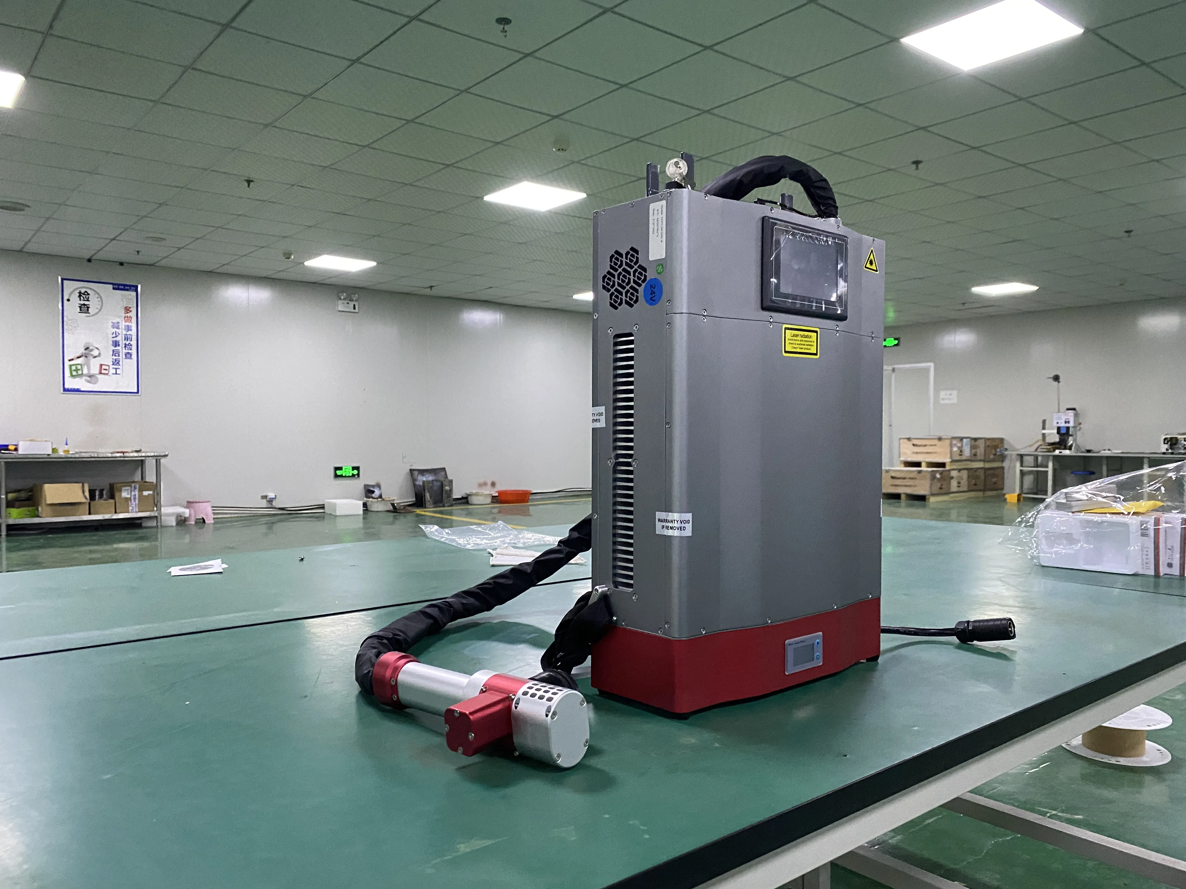 air cooling portable backpack LC100 LC200 pulsed laser rust removal cleaning and descaling machine