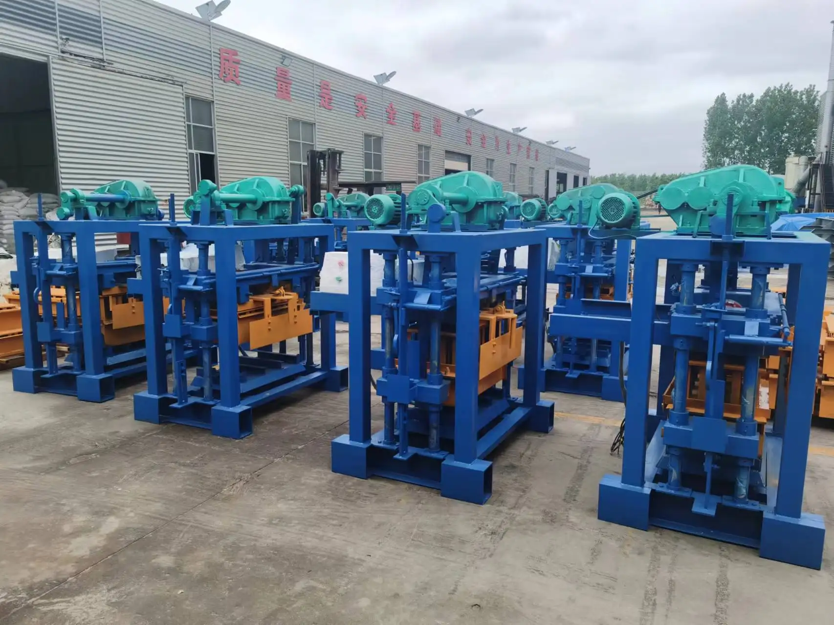 High Efficiency Manual Qt40-2 Concrete Cement Hollow Brick Block Making Machine