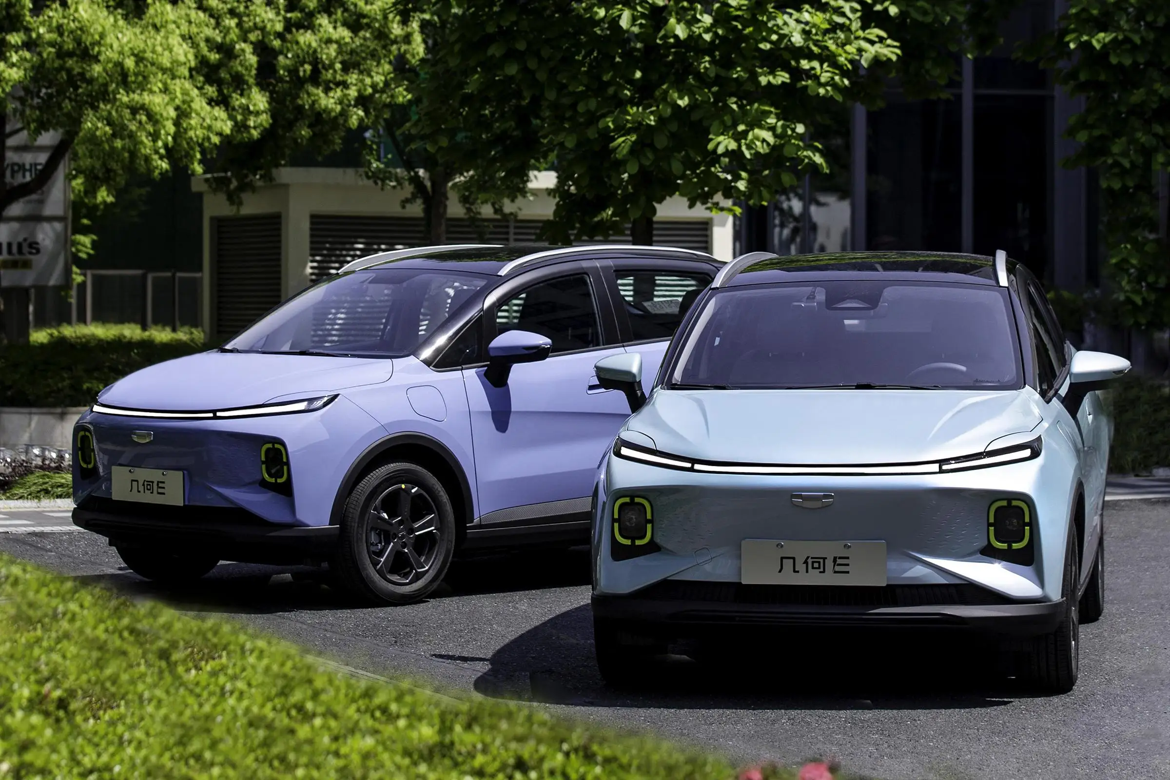 Лидер продаж 2023 электромобиль Geely маленький внедорожник сделано в Китае 320 км и 401 5 дверей мест новые энергетические транспортные