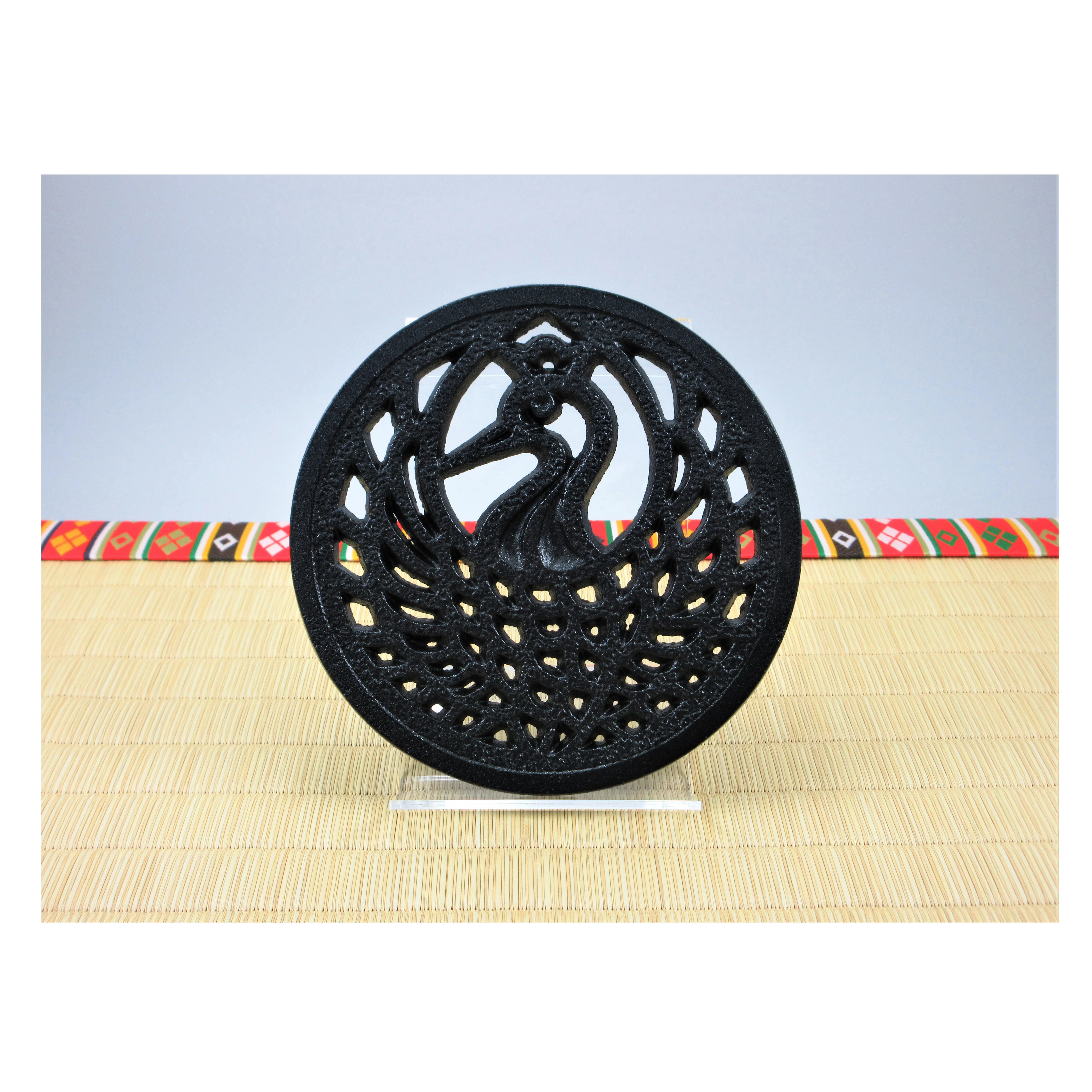 Wholesale multi styles round shaped cast iron luxury trivet from Japan