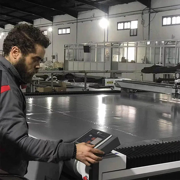 Yuchon Full automatic ultrasonic textile roller blinds non woven fabric cutting table