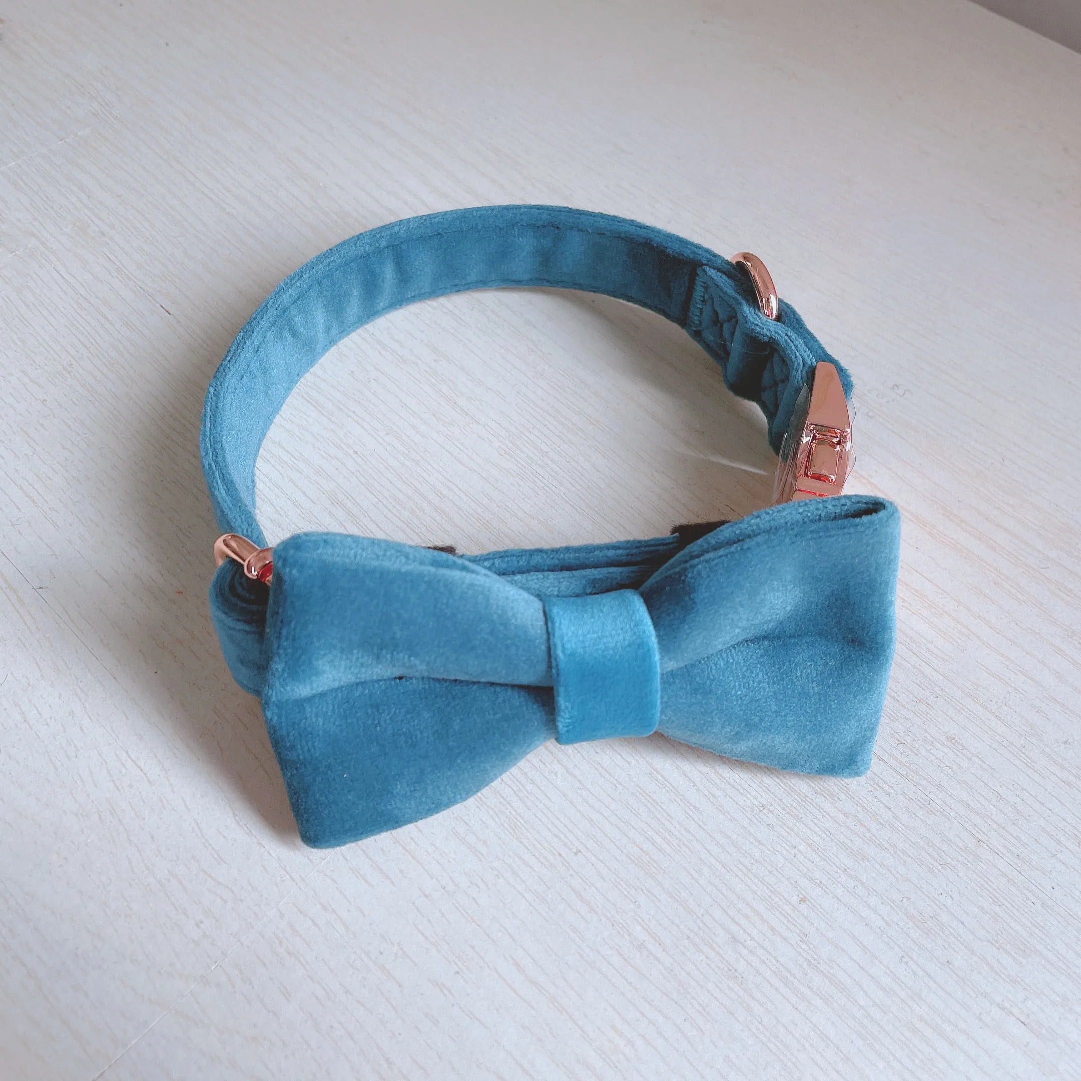Top Seller Luxury Soft Comfortable Velvet Dog Collar and Leash Bow Tie Pet Supplies Puppy Necklace Custom Logo