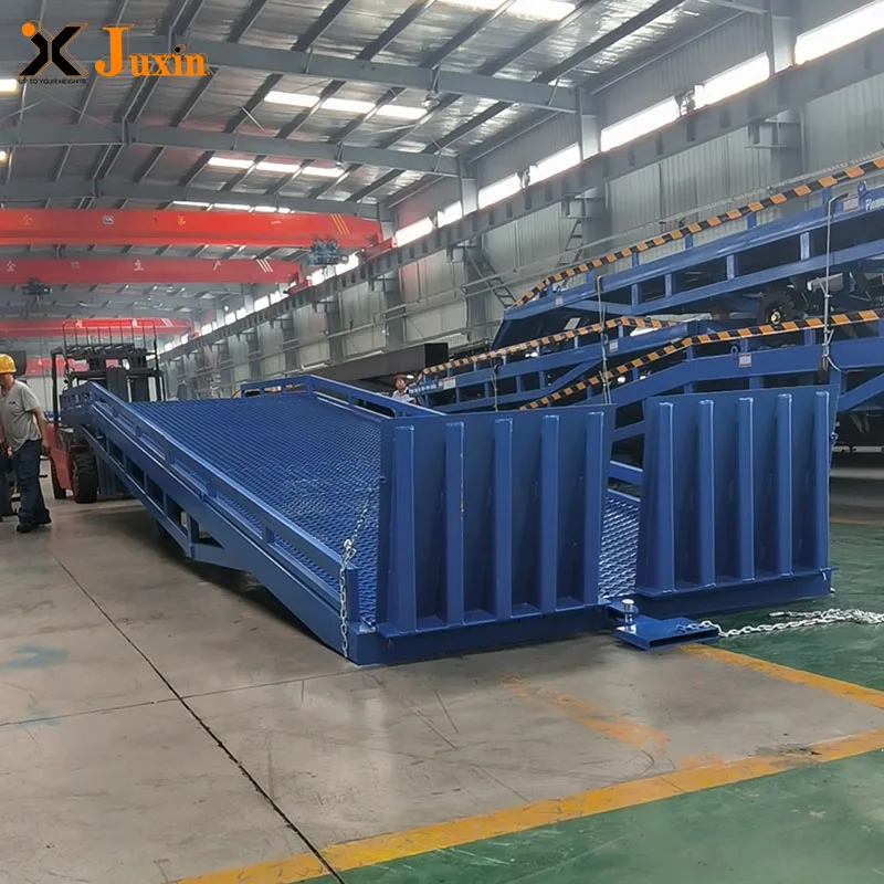 Mobile boarding bridge warehouse container loading and unloading platform 10 tons hydraulic traction boarding bridge