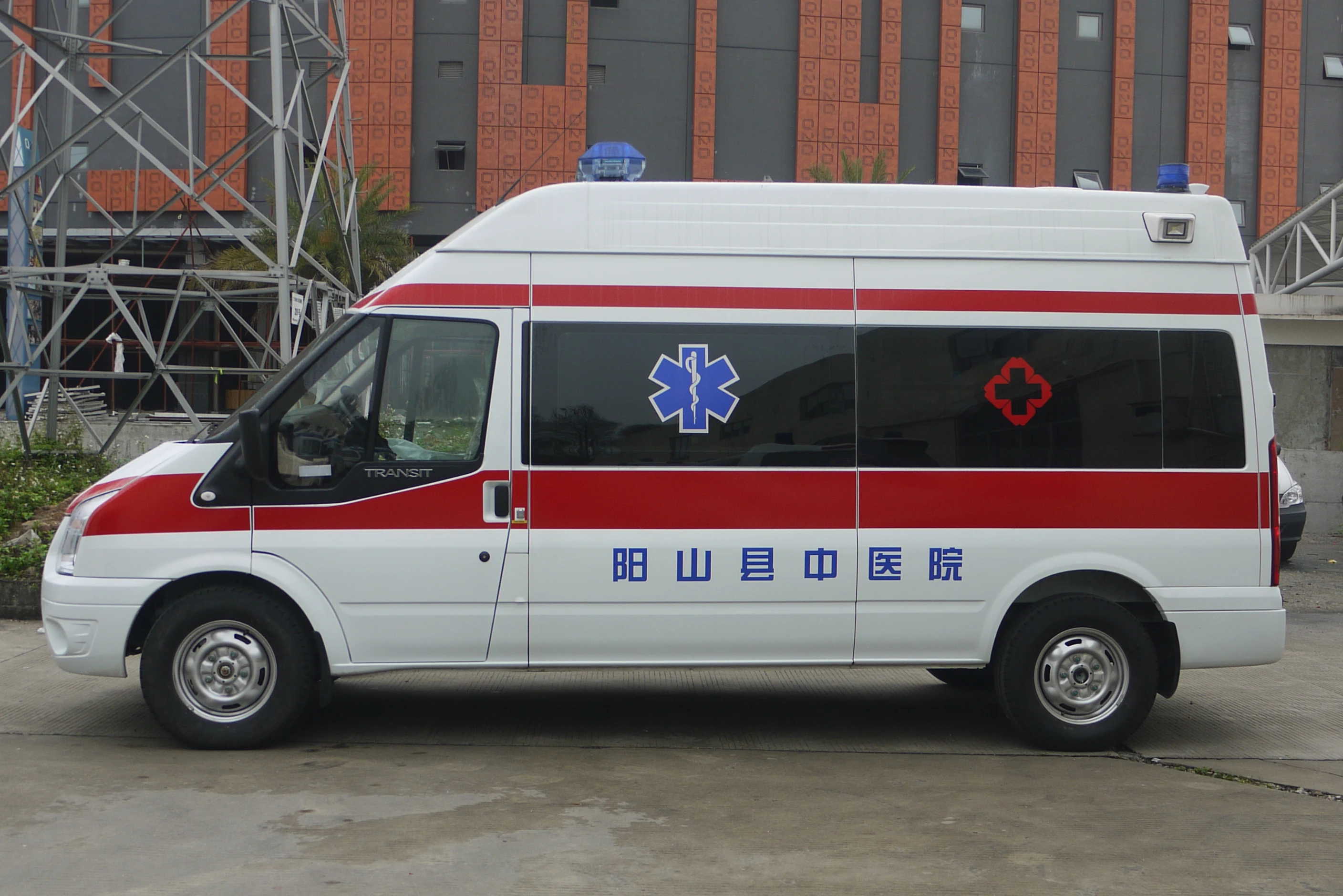 Новая машина скорой помощи по хорошей цене транзитная V348 с высокой крышей и длинной осью версия Euro6 мобильная медицинская распродажа