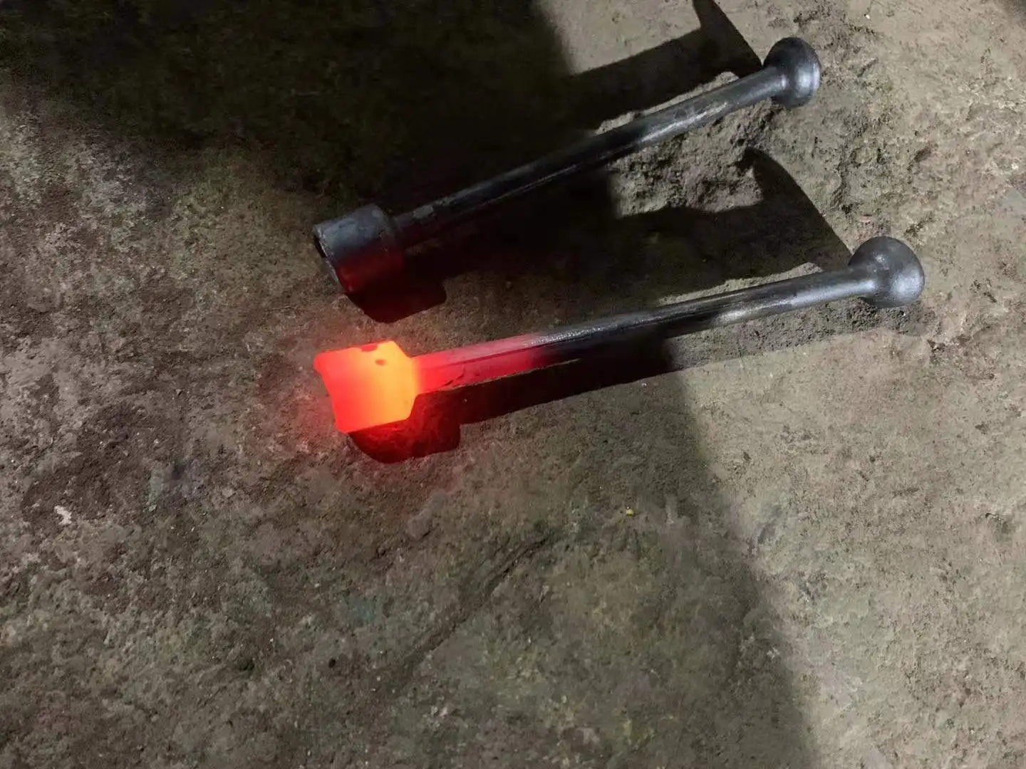 Горизонтальный ковочный пресс для горячего листового металла