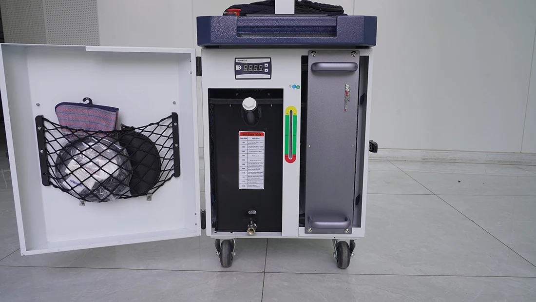 Low Price 2000w laser cleaning machine laser cleaning inox laser rust removal chassis for Metal Surface