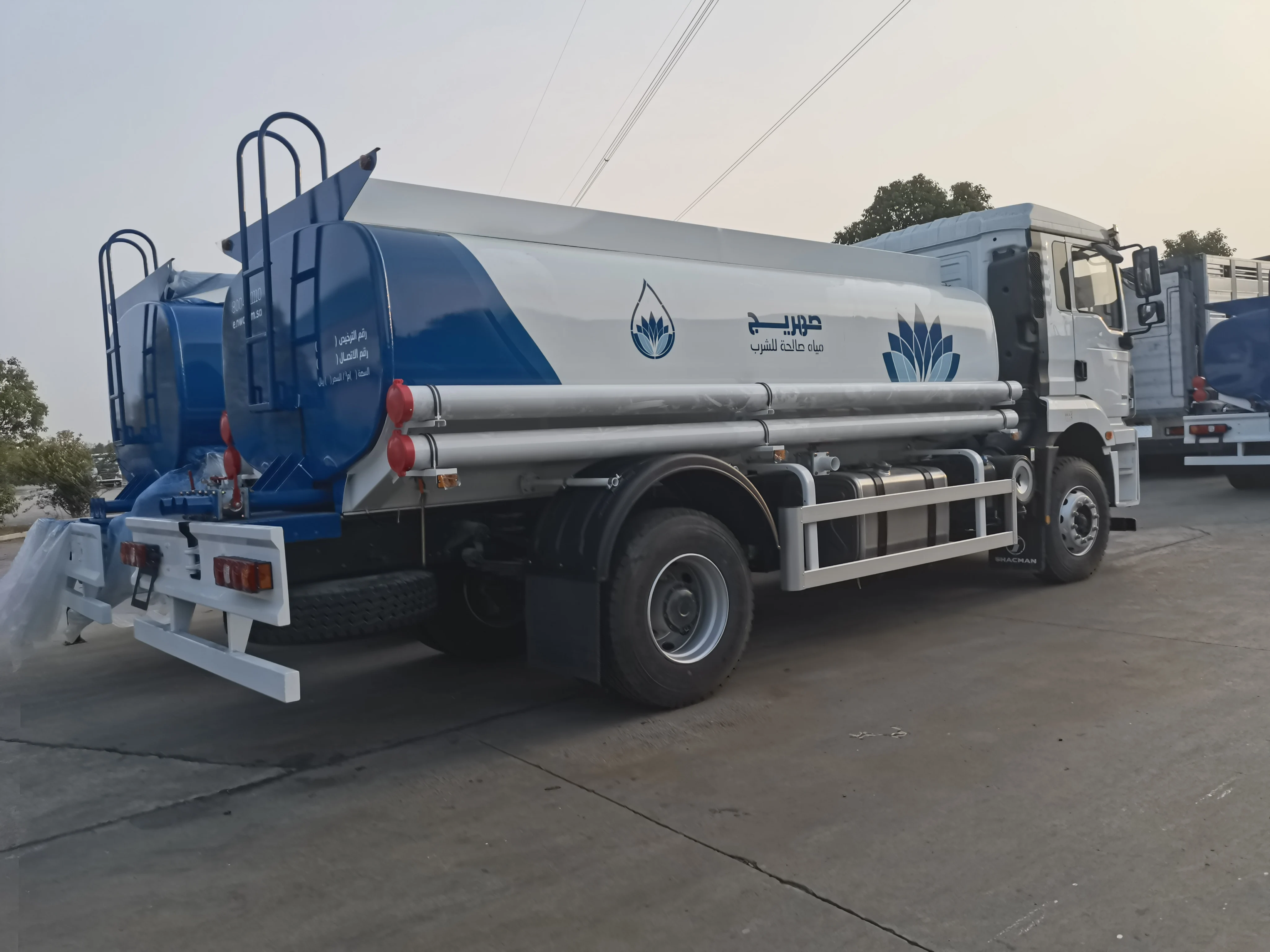 Hot Selling 12CBM Shacman 4*4 Transport Water Tanker Truck 210HP Truck For Sale