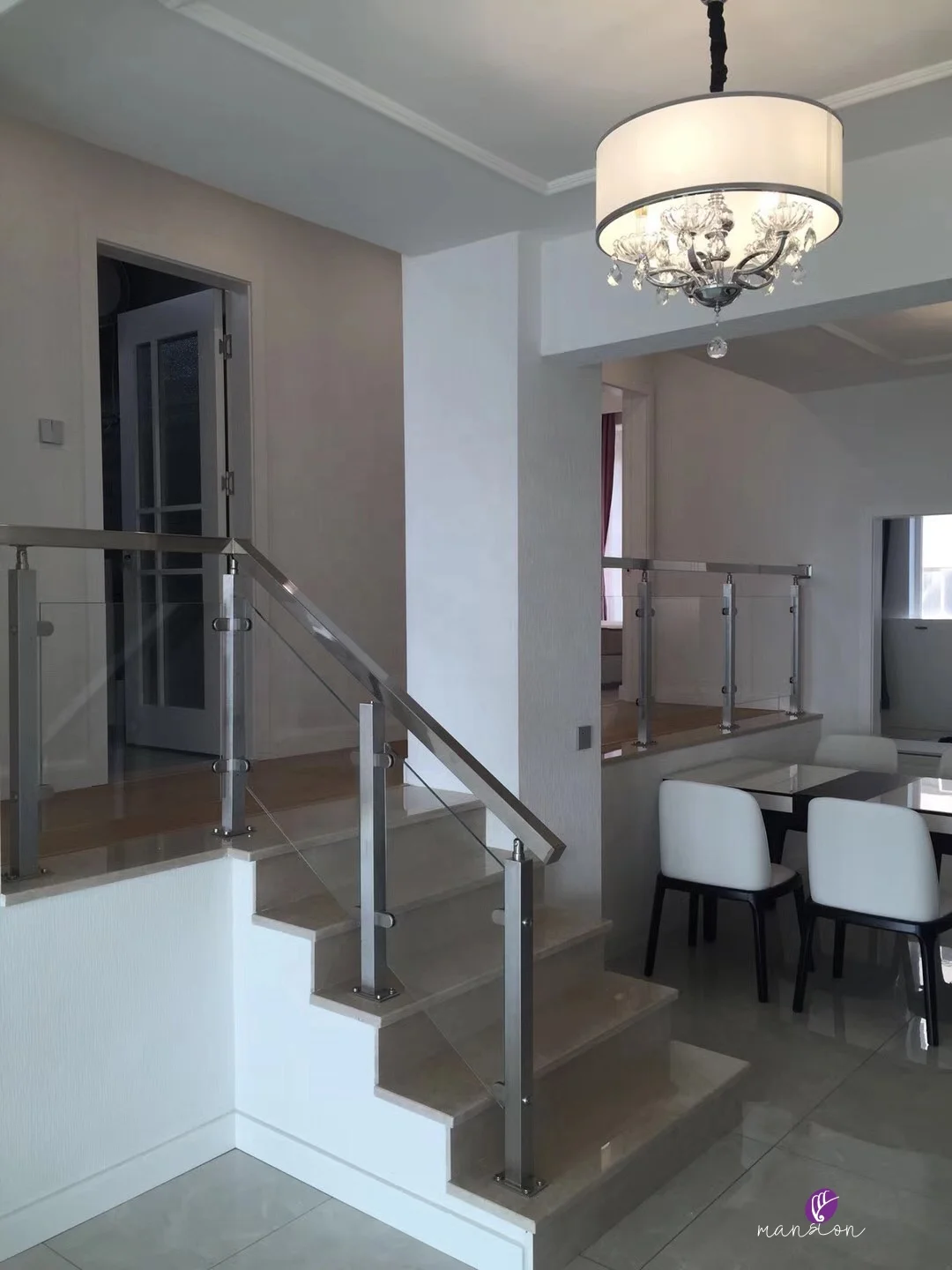 Square Stainless Steel Pipe Railing in Glass