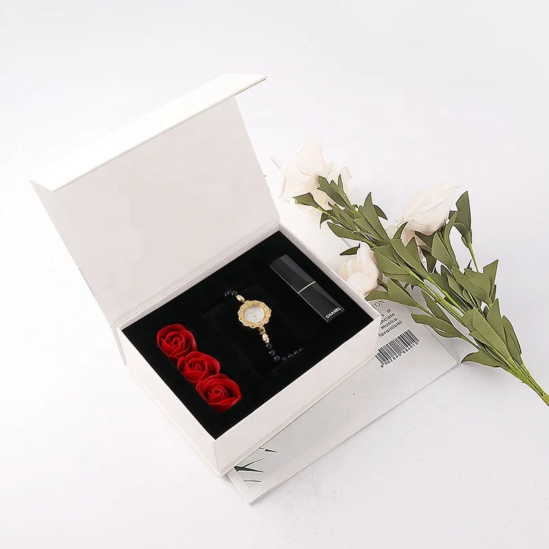 Delicate luxury Magnetic closure  rigid gift box birthday gift box   flower rose box
