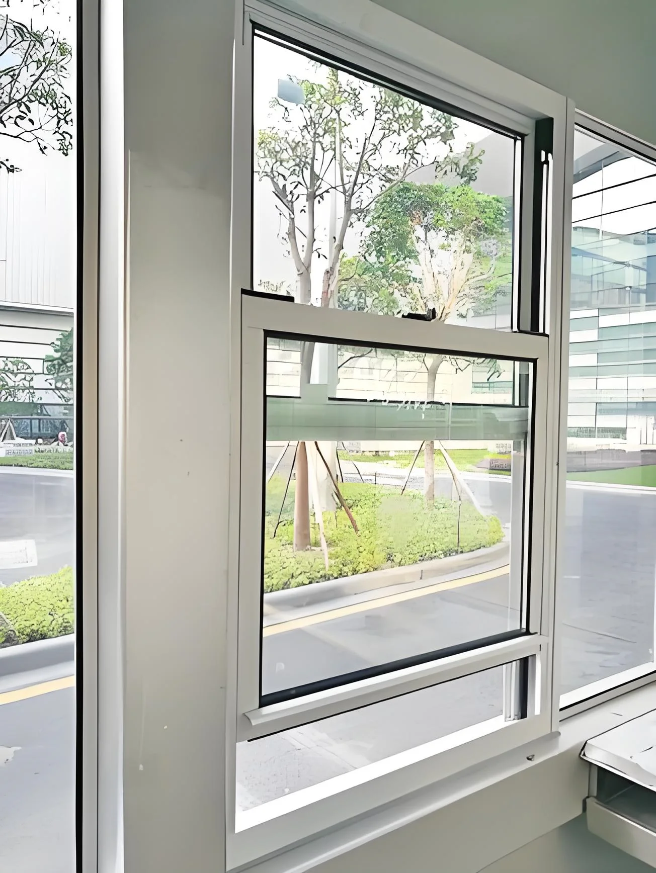 Maplemiles Custom Size Modern Design Waterproof Glass Balcony Aluminum Vertical Sliding Sash Window