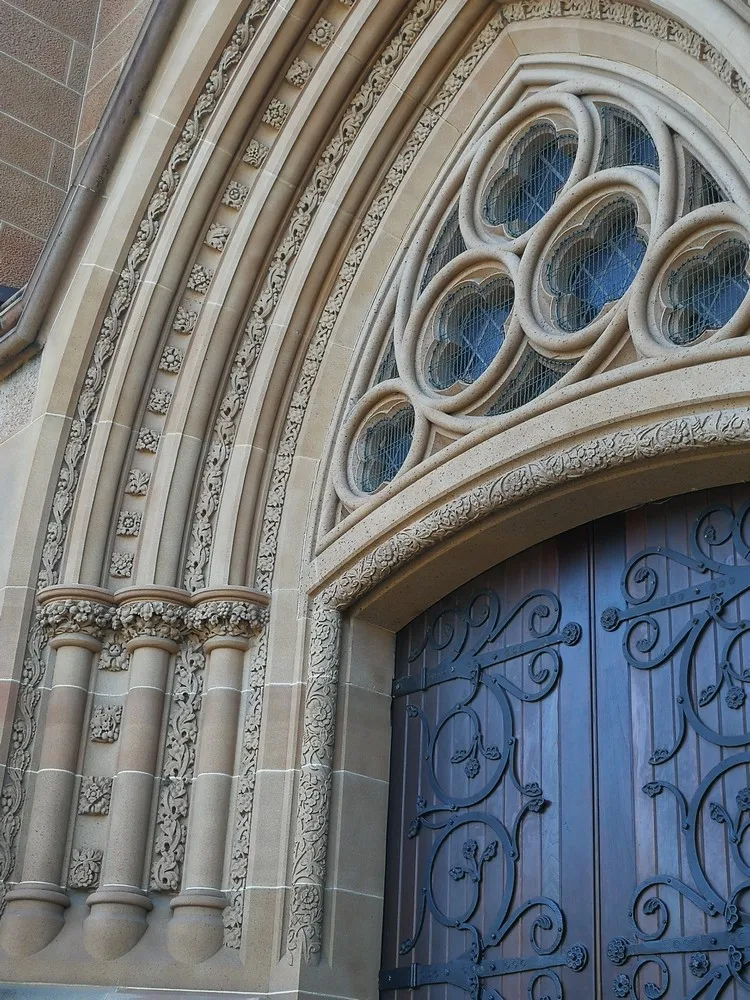 OEM Customized Project Beige Limestone Arch Exterior Marble Window Sill And House Gate Frames