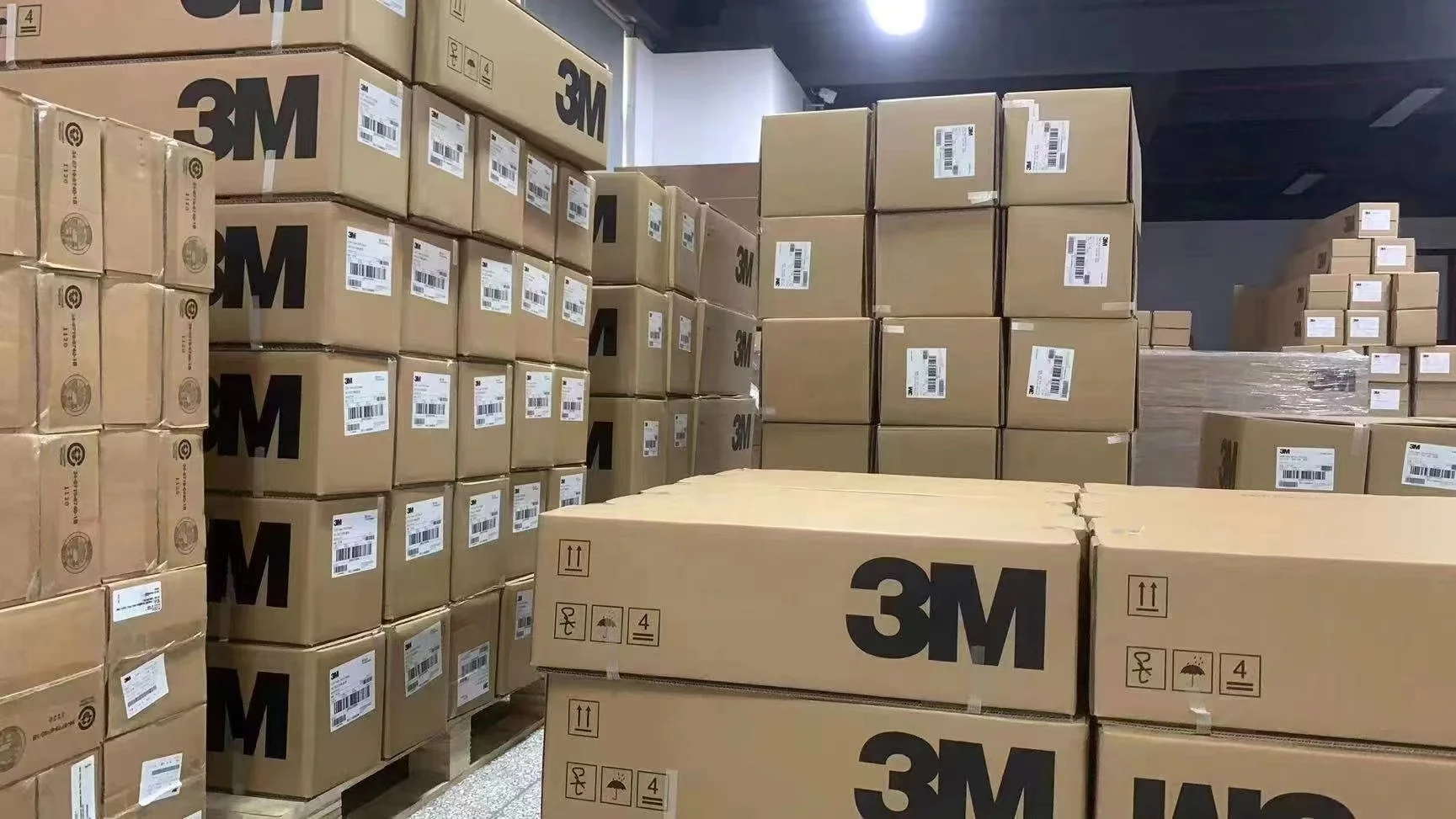 TESA 64284 0 11 мм стандартная ленточная лента без остатка используемая для бытовой и мебельной промышленности.