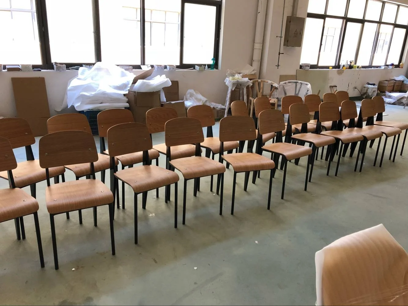 Modern Restaurant KFC Powder coated Frame plywood Jean Prouve Standard chair Restaurant Dining Cafe Chair