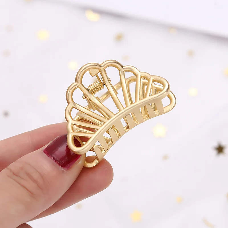 Wholesale Japanese Korean Metal Hairpins simple women bath Gold catch back head grab geometric alloy hair Claw Clips