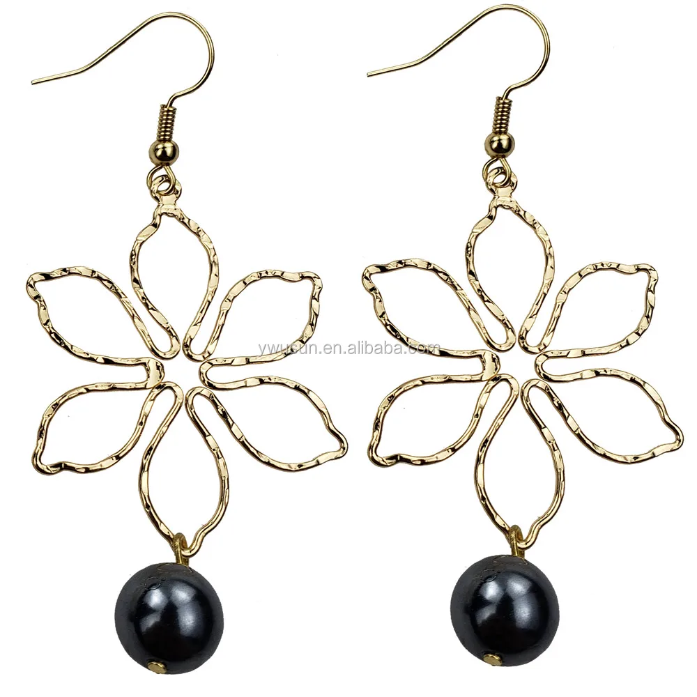 
2019 Fashion gold filigree flower stud earrings with pearl for women jewelry 