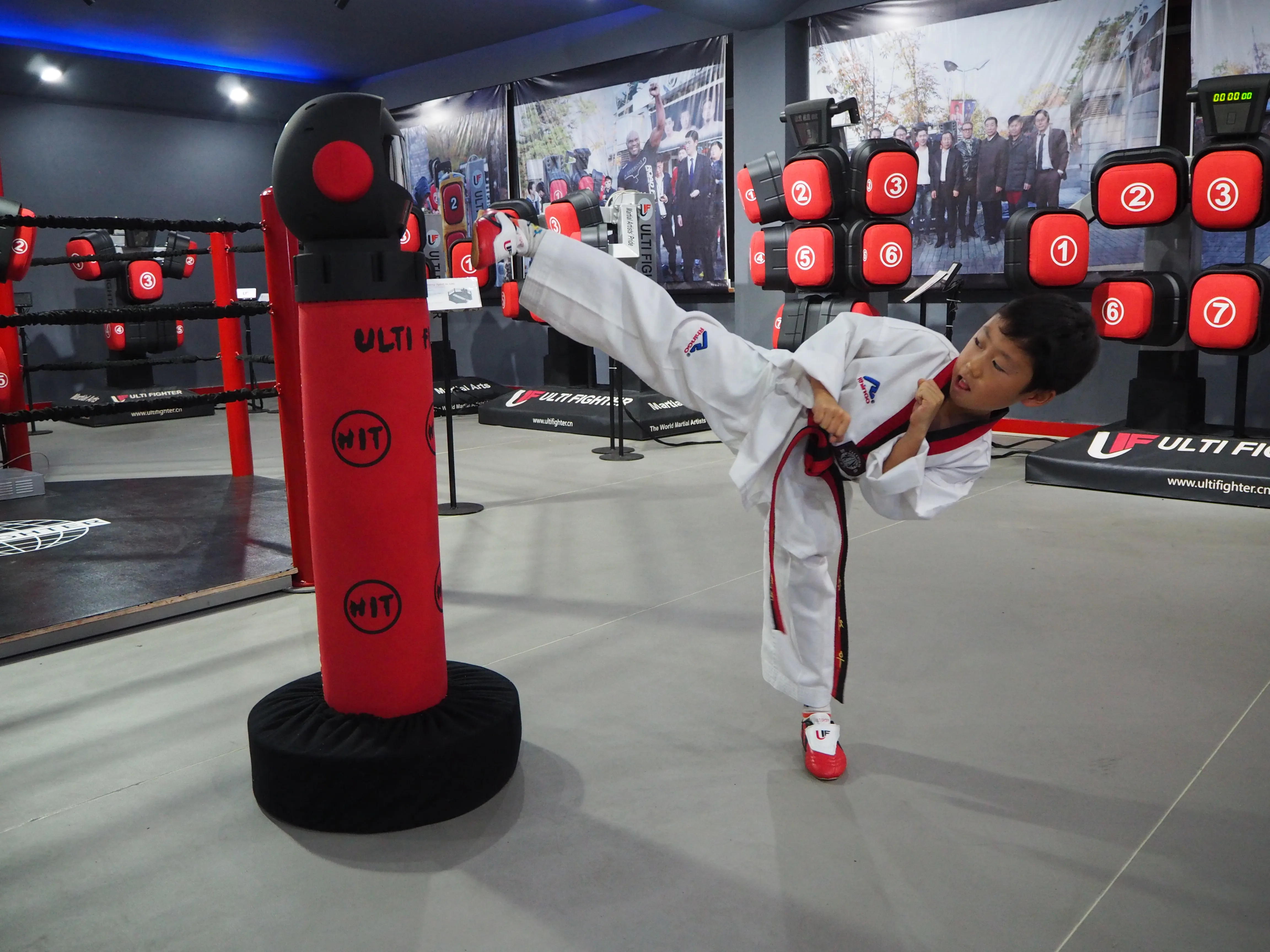Intellectual Freestanding Kids Punching Bag Children Fitness Kick Boxing  Equipment With Speed Power Score  Showing On Screen