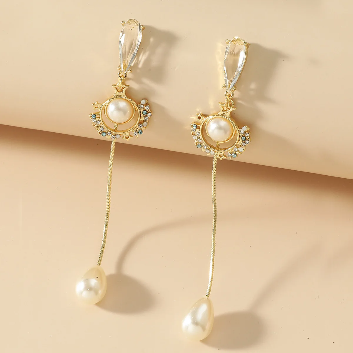 Personality Chinese Style Dangle Earrings Jewelry Ancient Peking Opera Facial Makeup Guan Gong Hat Pearl Tiara Pendant Earring