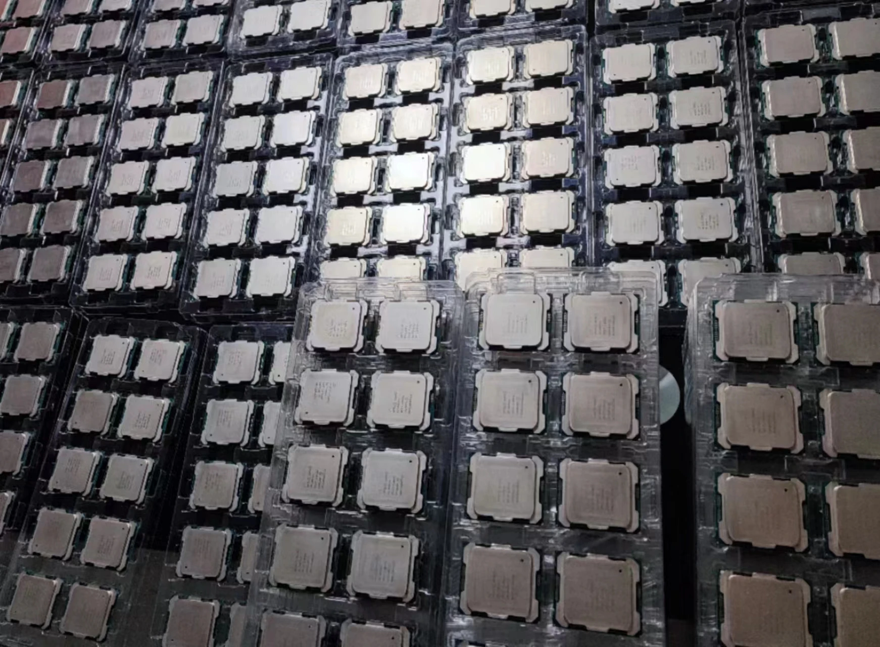 Xeon E5-1650 v3  E51650v3 E5 1650 v3 3.5GHz 6-Core 12-Thread 15M 140W LGA2011-3 DDR4 CPU Processor