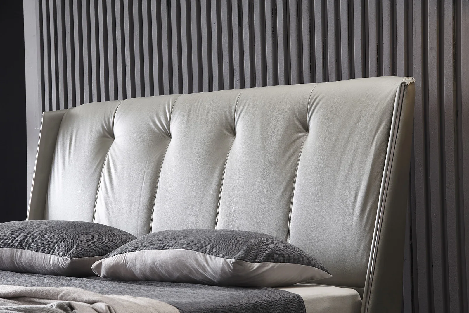 High Quality  modern style king size leather bed 1.8 m double bed for bedroom