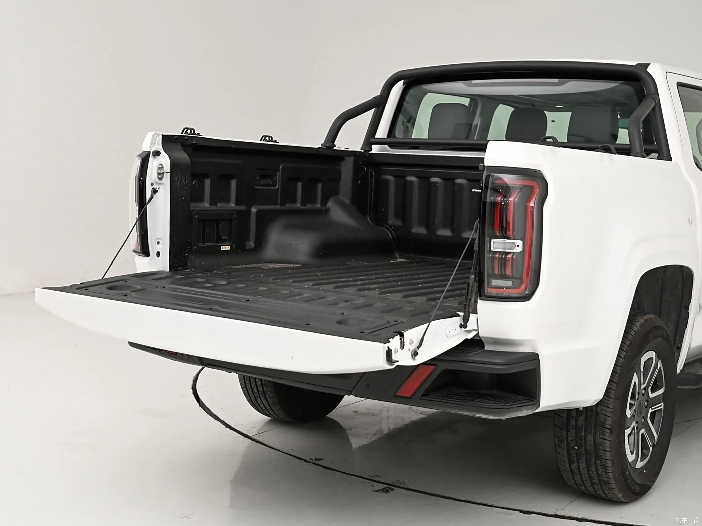 Chinese Brand JMC Dadao EV Left Hand Drive 501km 4 Doors 5 Seats Pure Electric Pickup Truck For Adult