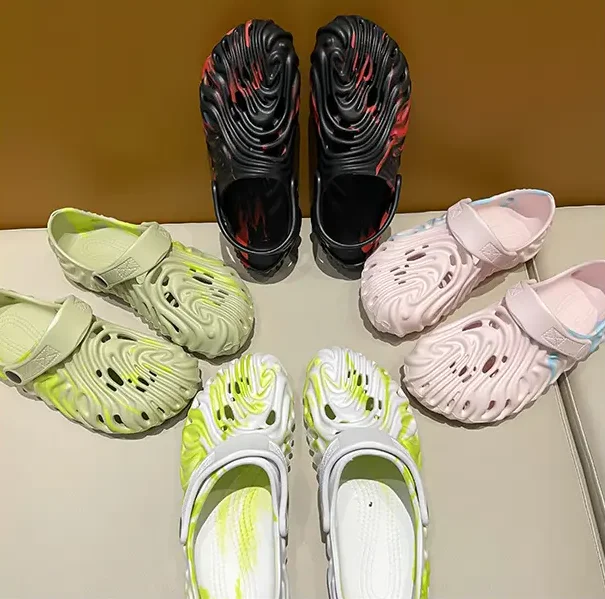 Weshine Popular Design Breather Cleats Professional Shoes Sport Outdoor Soccer Shoes Football Boots OEM Origin Size Tpu Place