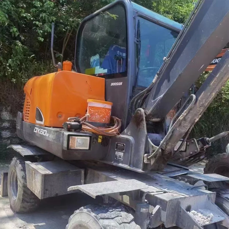 DOOSAN б/у Dx60W 6 тонн