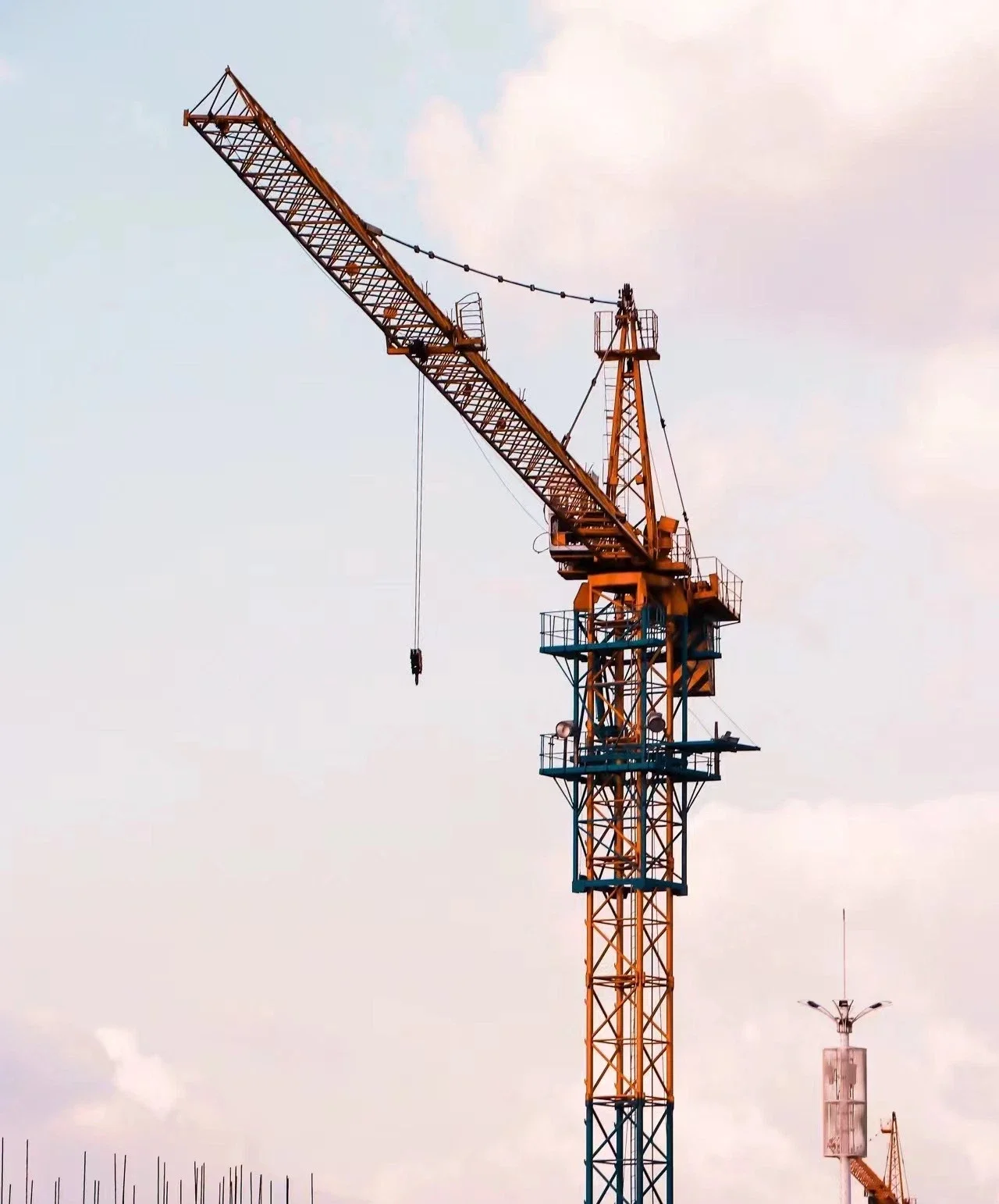 Used Xgt600A-32s Tower Crane with Core Components-Pump Engine Motor PLC Second Hand Product