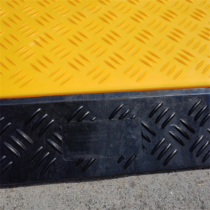 Outdoor 5 Ways Cable Protector Drop Over Cable Ramp 5 Channel