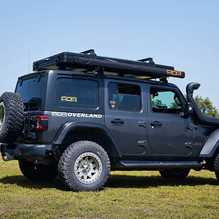 Палатка на крыше автомобиля для кемпинга