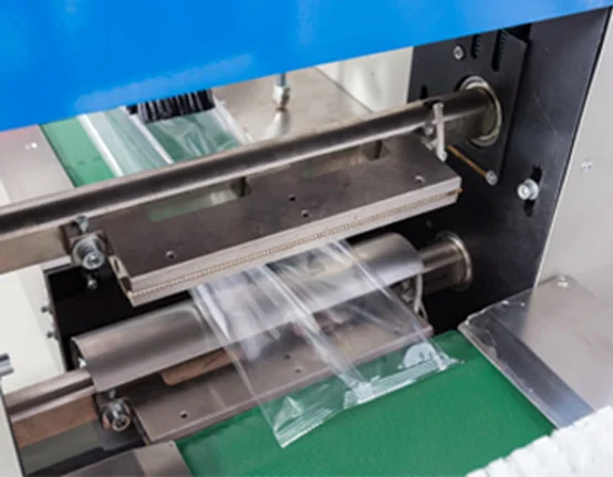 automatic biscuits/ instant noodle/ bread/ cookie packaging machine price food